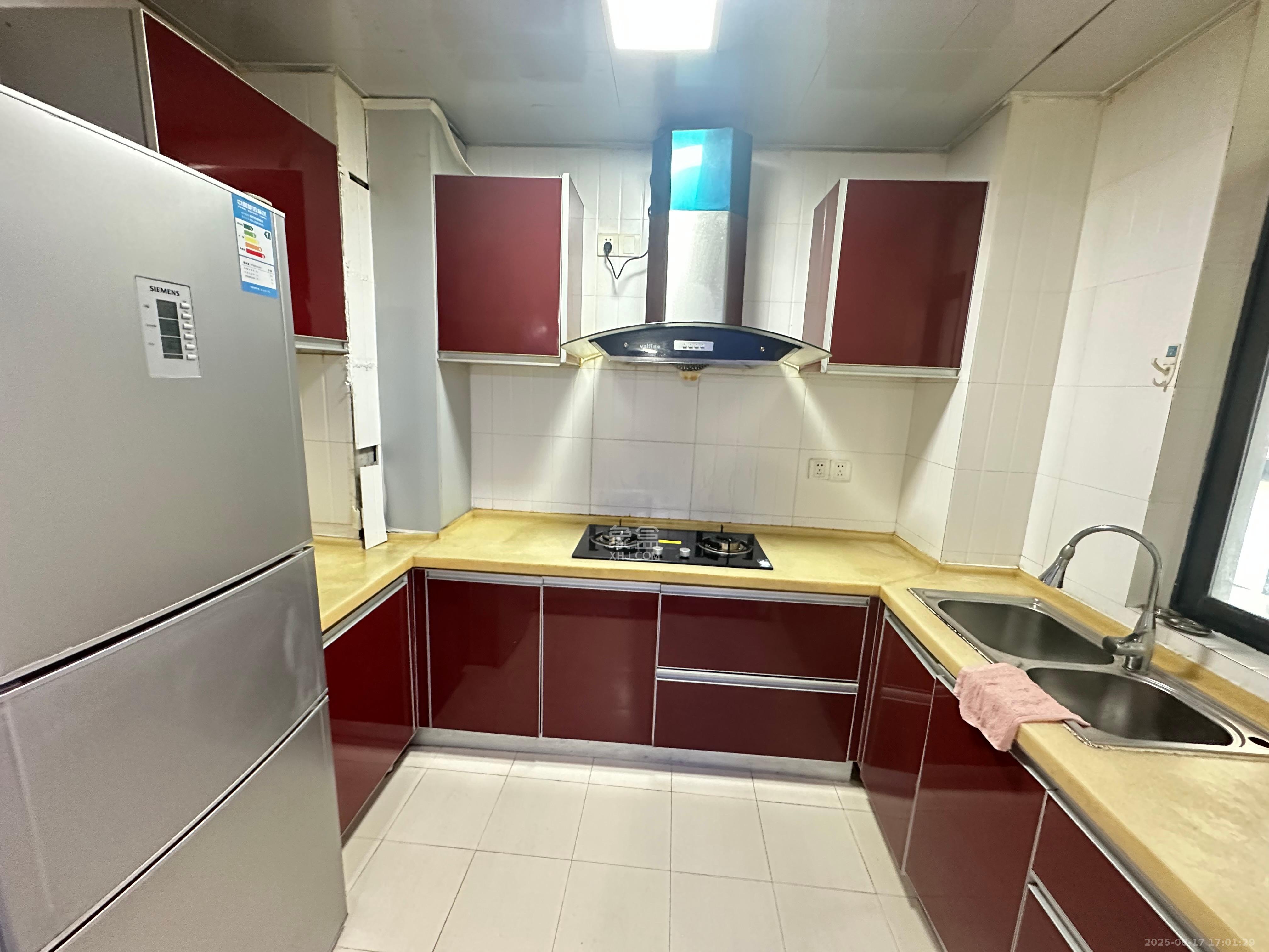 金凤滩家园 3室2厅2卫 2400.0元/月 金凤滩家园 3室2厅2卫 2400.0元/月室内图