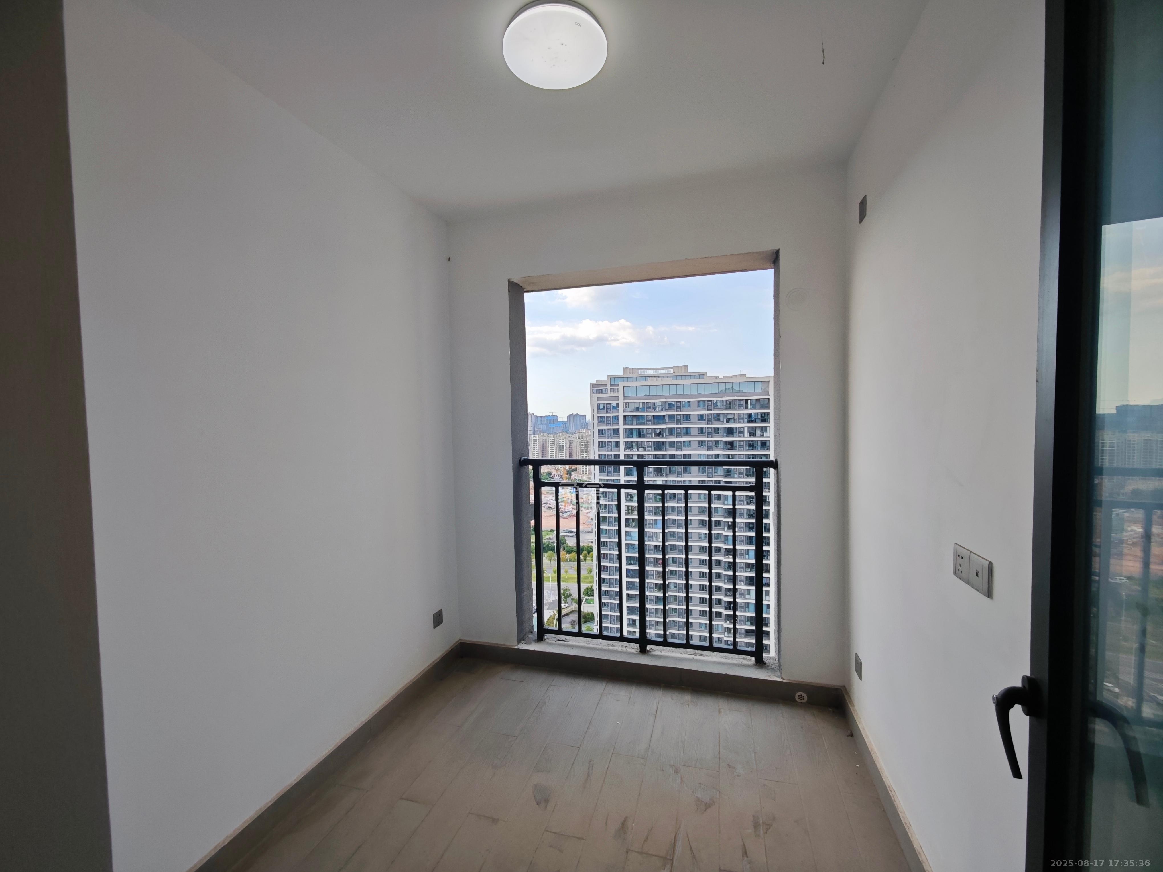 中海麓山境北区 4室2厅2卫 2700.0元/月 中海麓山境北区 4室2厅2卫 2700.0元/月室内图