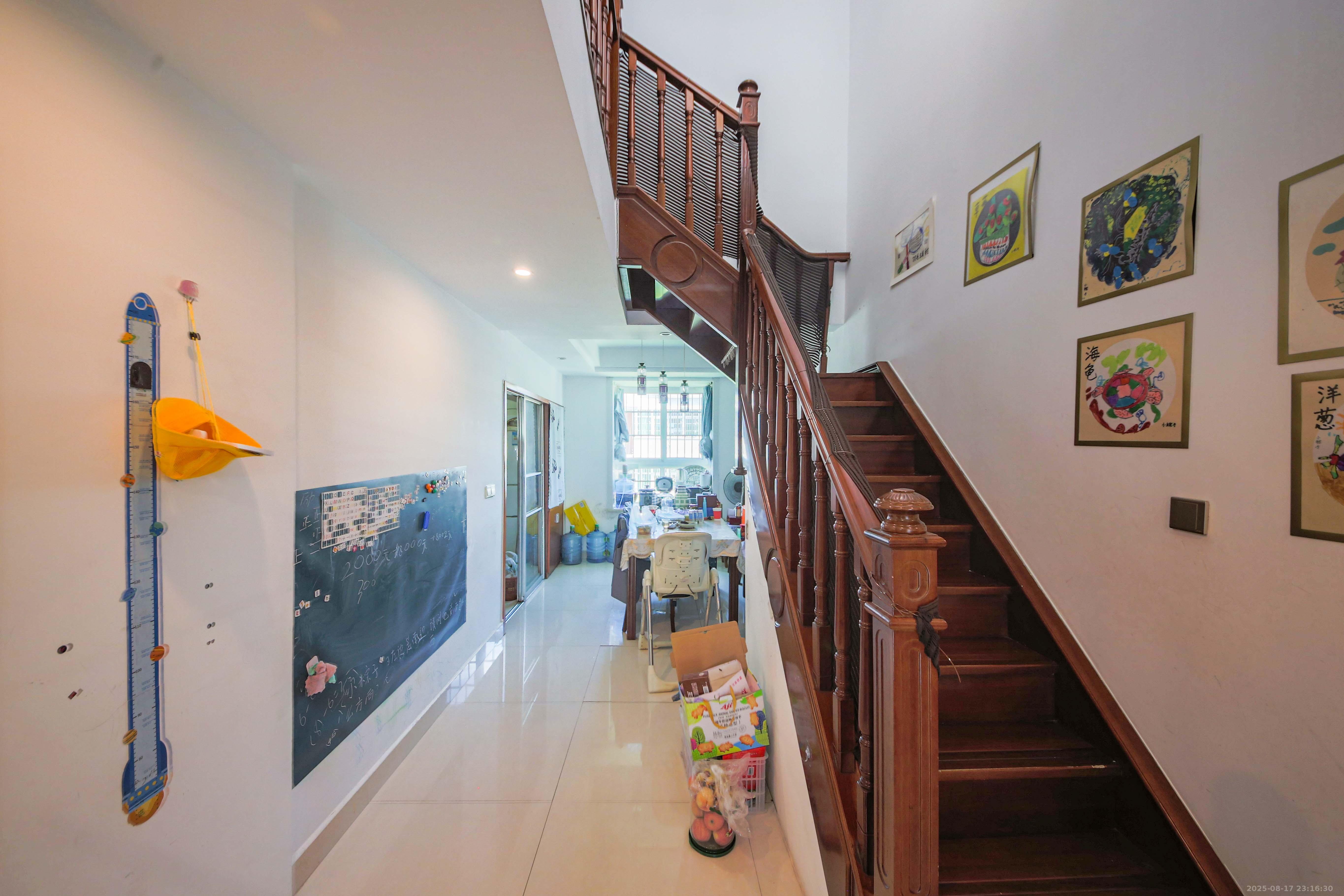 大为农博嘉园 5室2厅3卫 120.0万 大为农博嘉园 5室2厅3卫 120.0万客厅