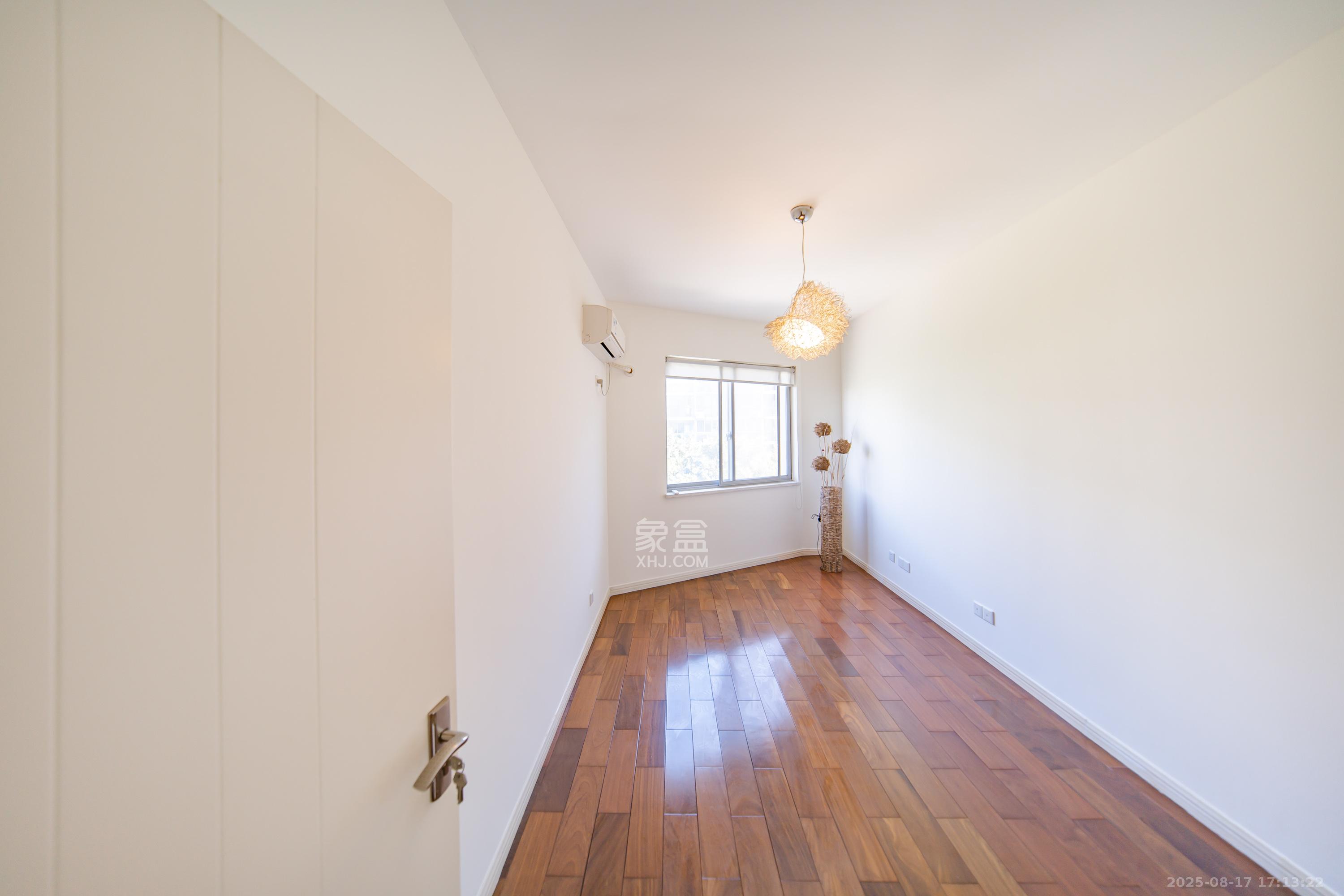 阳光100二期  2室2厅1卫    70.0万其他