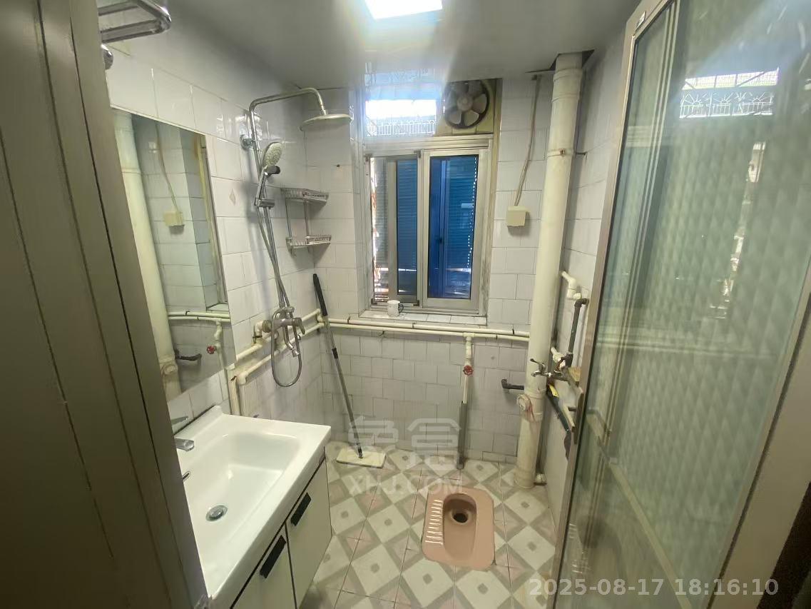 保利高尚小区 3室2厅2卫 1400.0元/月 保利高尚小区 3室2厅2卫 1400.0元/月室内图