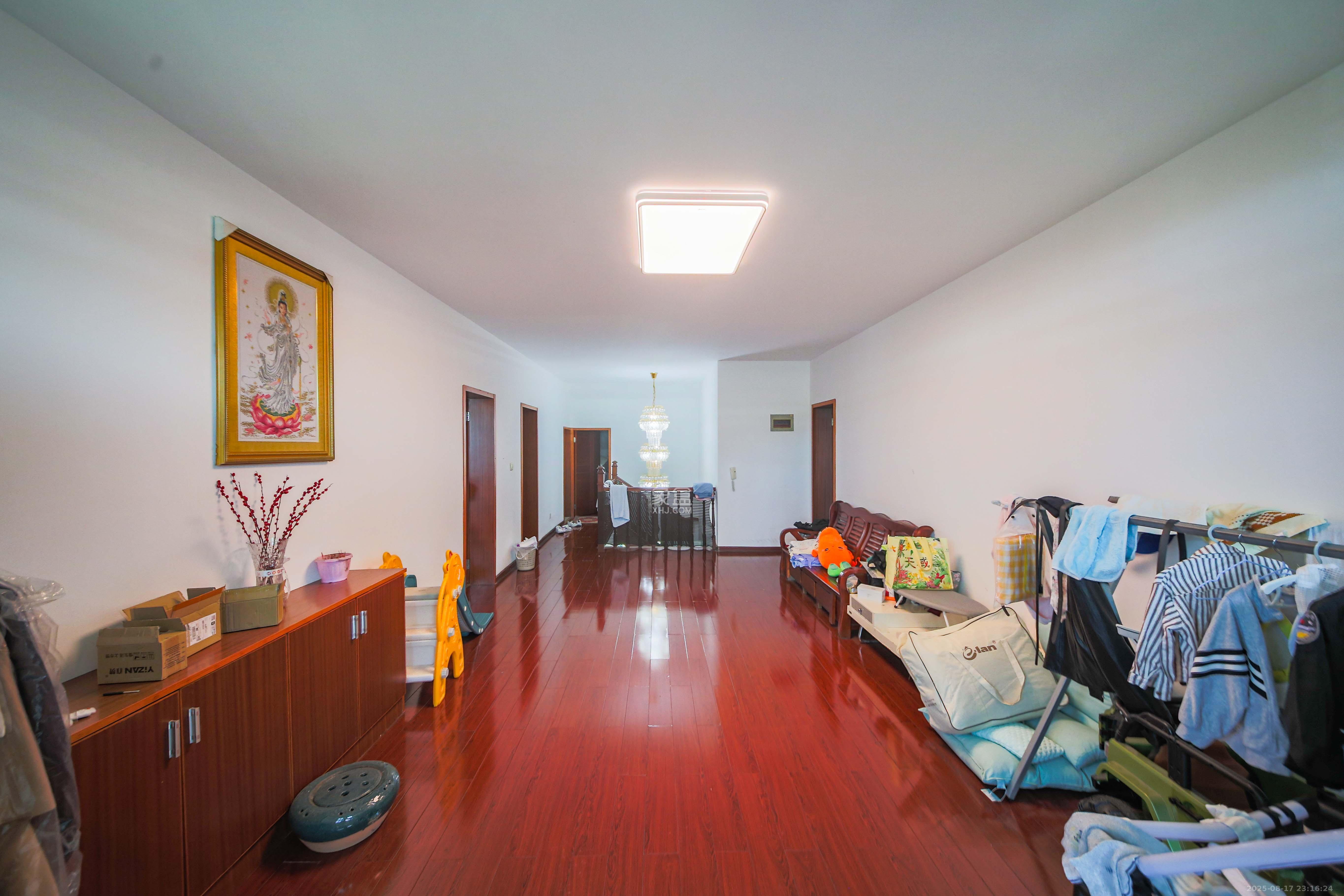 大为农博嘉园 5室2厅3卫 120.0万 大为农博嘉园 5室2厅3卫 120.0万客厅