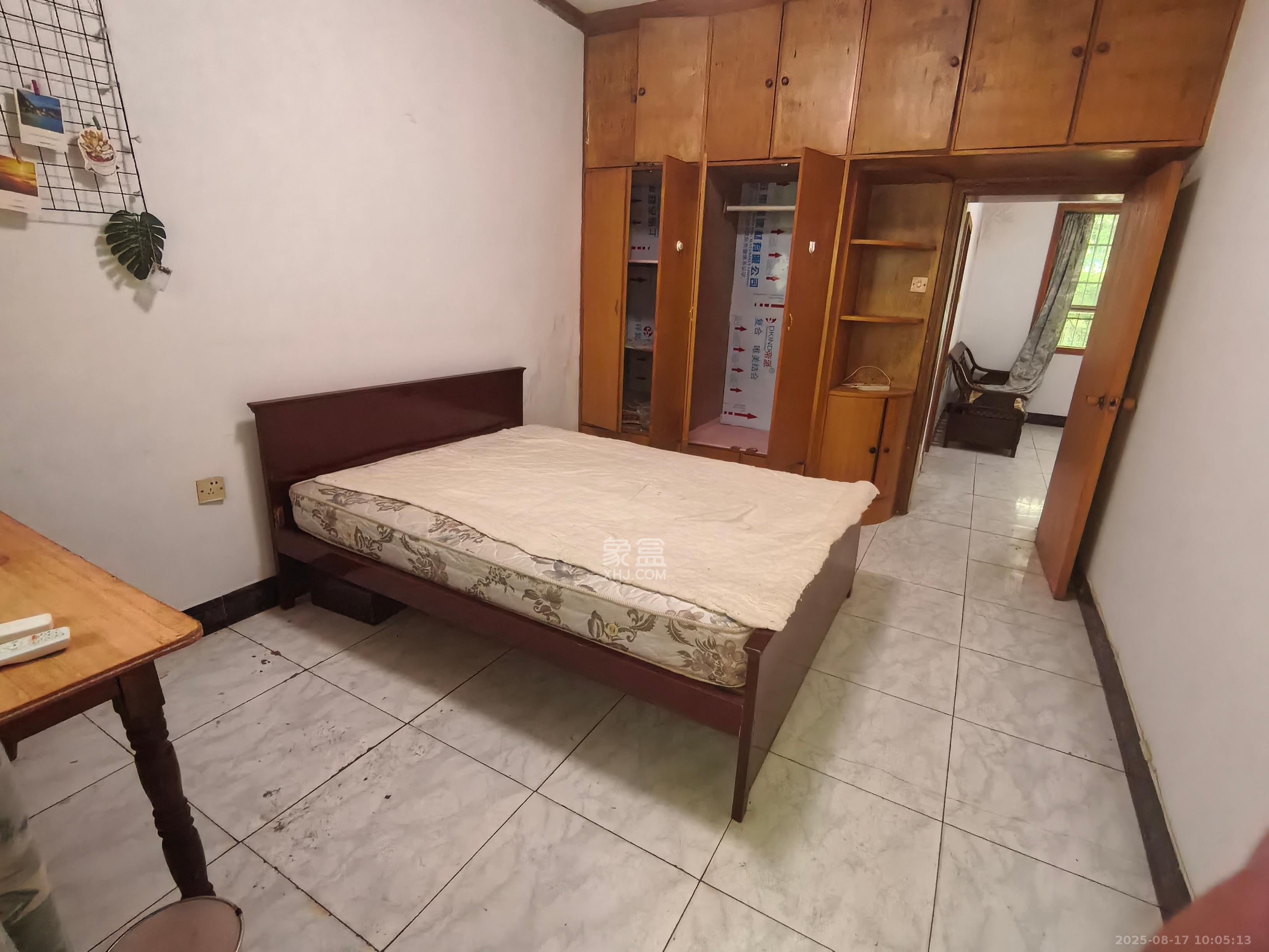 天心物业 1室1厅1卫 1500.0元/月 天心物业 1室1厅1卫 1500.0元/月室内图