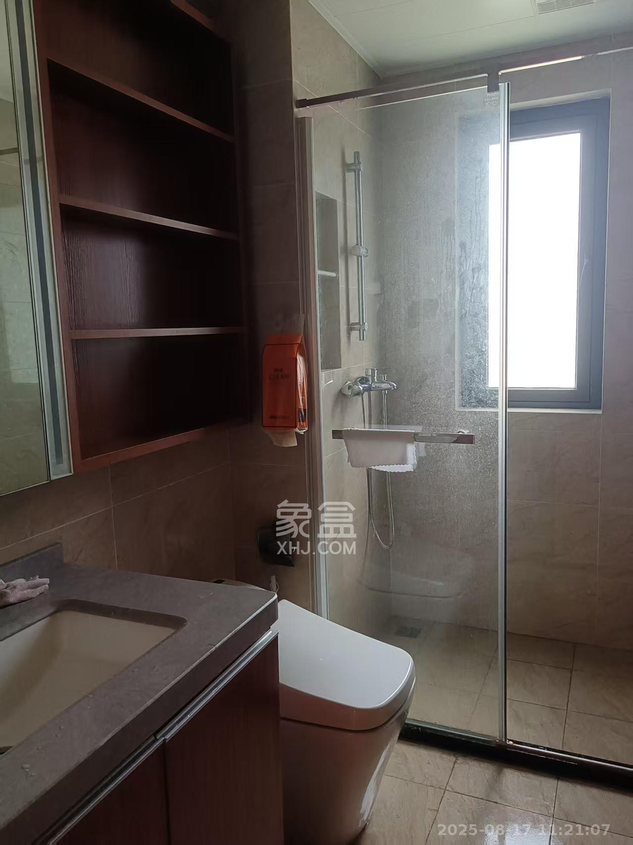 恒大文化旅游城B区 3室2厅2卫 1800.0元/月 恒大文化旅游城B区 3室2厅2卫 1800.0元/月室内图