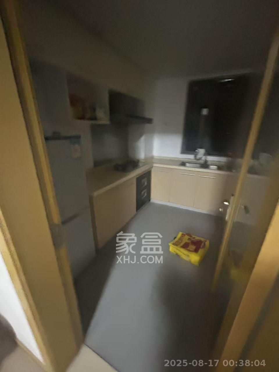 珠江花城三期锦鲤  3室2厅1卫    2000.0元/月 珠江花城三期锦鲤  3室2厅1卫    2000.0元/月室内图