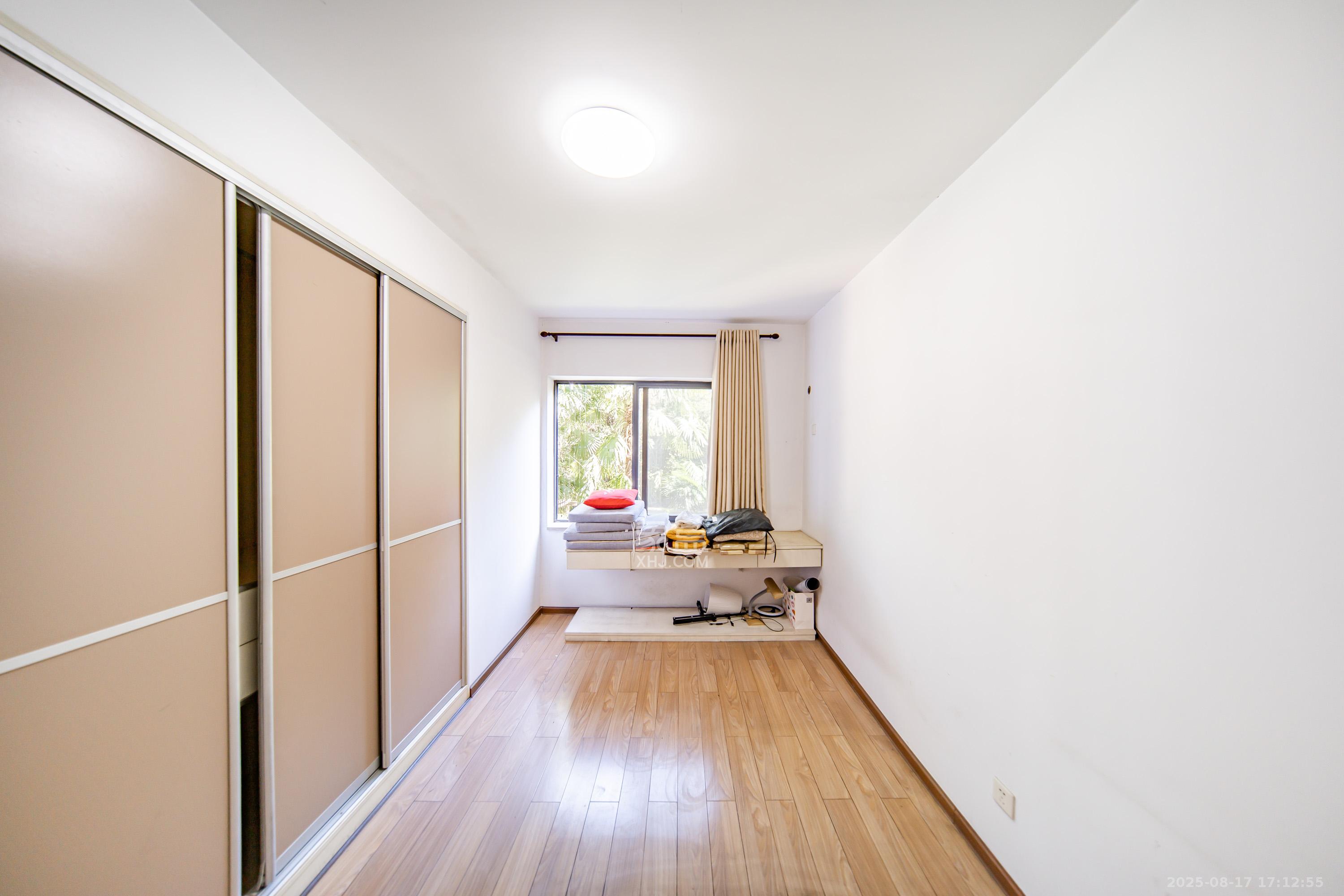 阳光100一期、四五期 4室2厅2卫 105.0万 阳光100一期、四五期 4室2厅2卫 105.0万卧室