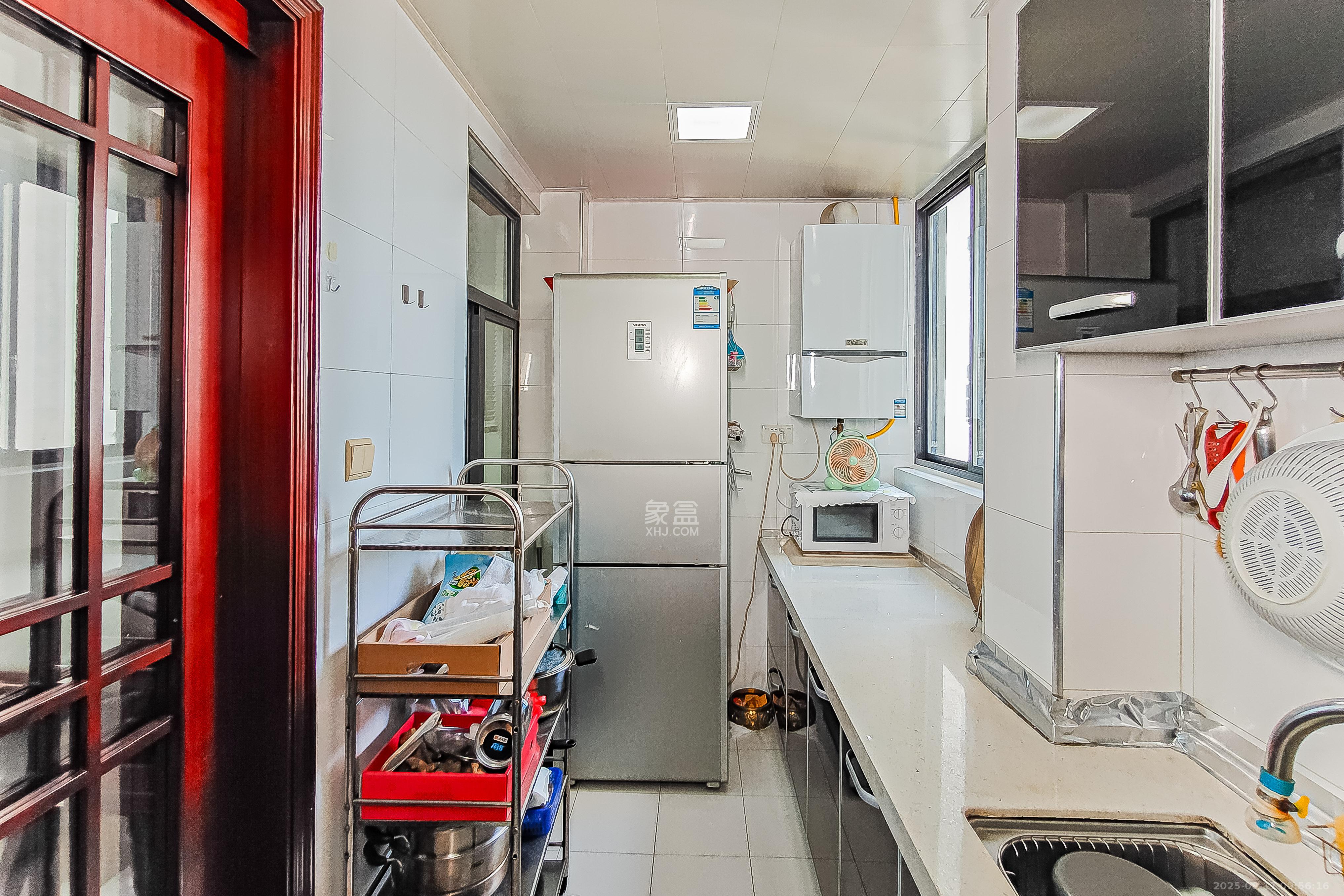 书院观邸  3室2厅2卫    170.0万 书院观邸  3室2厅2卫    170.0万厨房