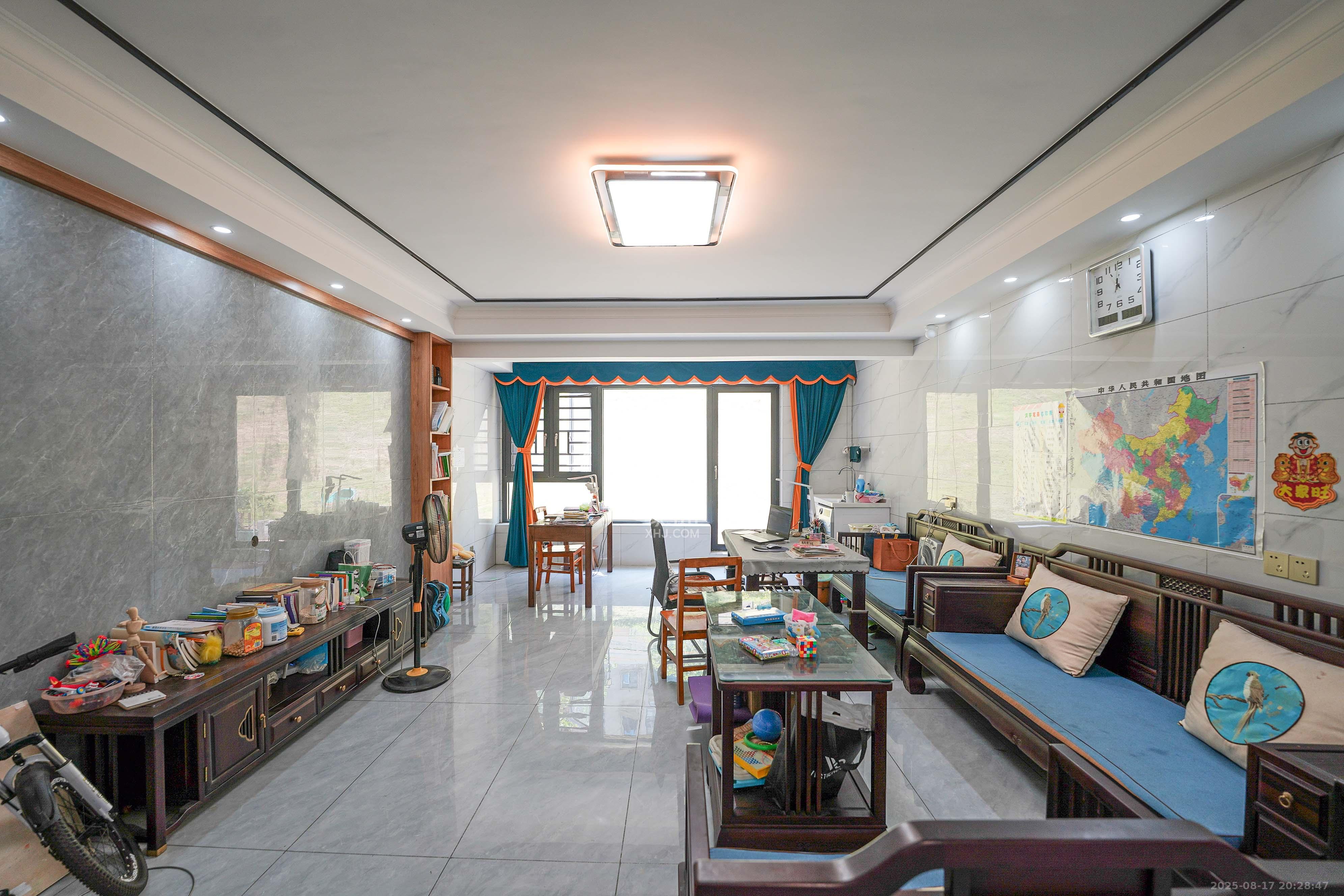 五矿万境蓝山 4室2厅2卫 139.0万 五矿万境蓝山 4室2厅2卫 139.0万客厅