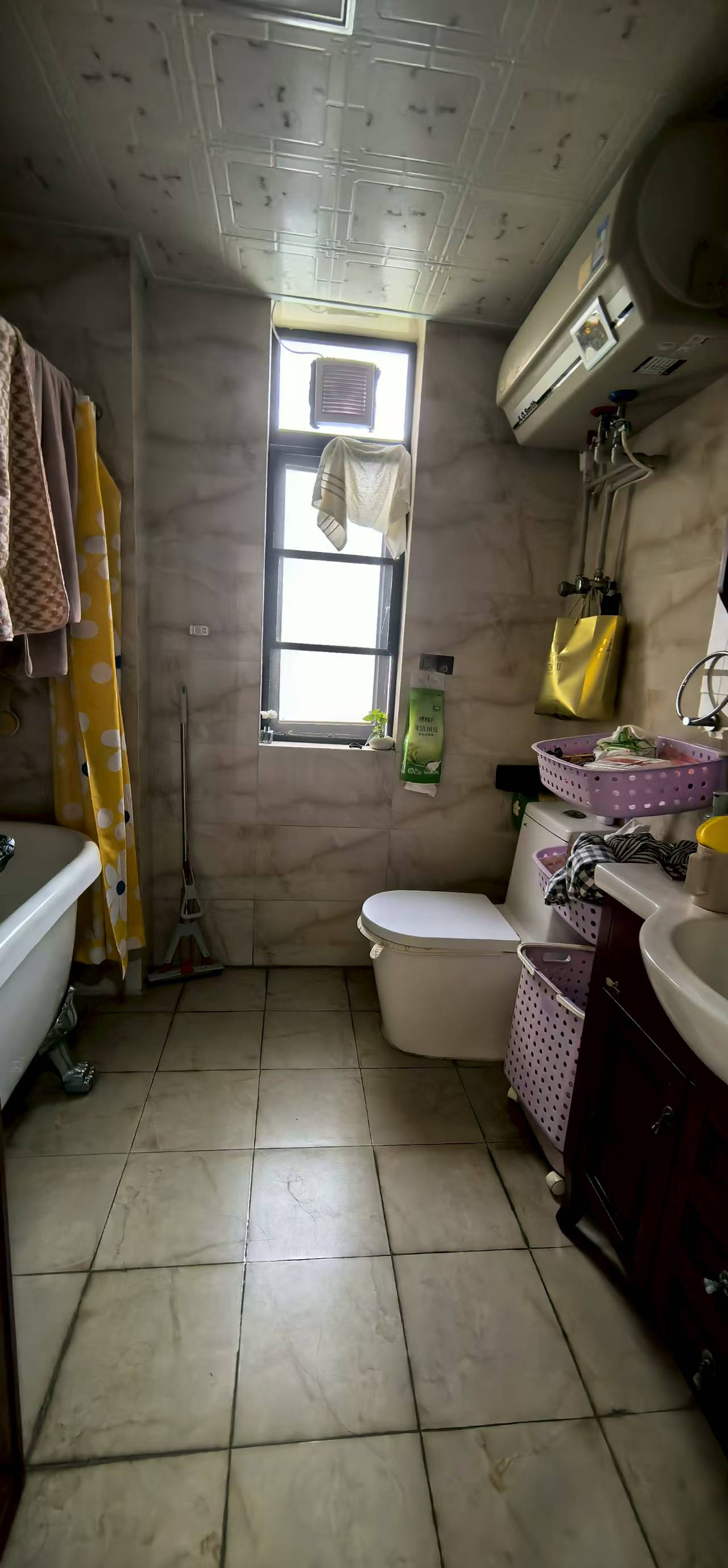 滨江帝景二期(三期) 3室2厅2卫 188.0万 滨江帝景二期(三期) 3室2厅2卫 188.0万客厅