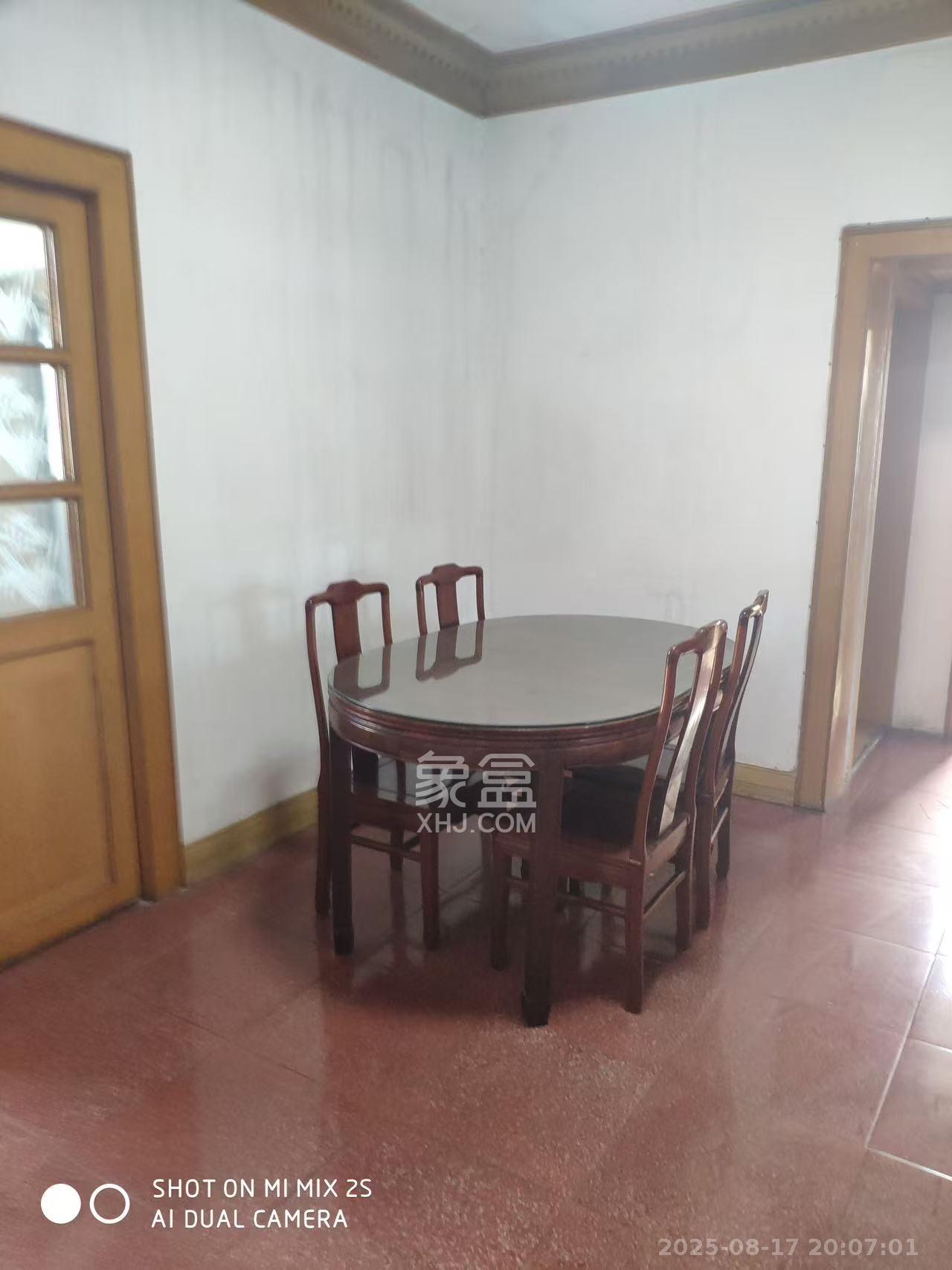 省军区宿舍  3室2厅2卫    2800.0元/月室内图