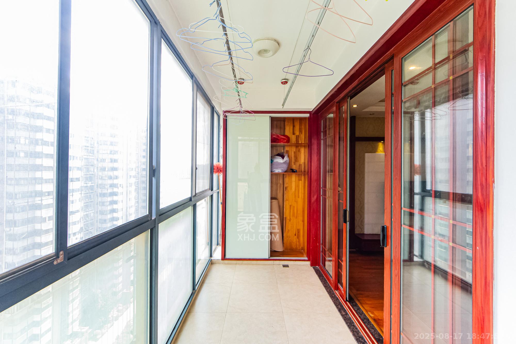 湘江世纪城临江苑 3室2厅2卫 118.0万 湘江世纪城临江苑 3室2厅2卫 118.0万阳台