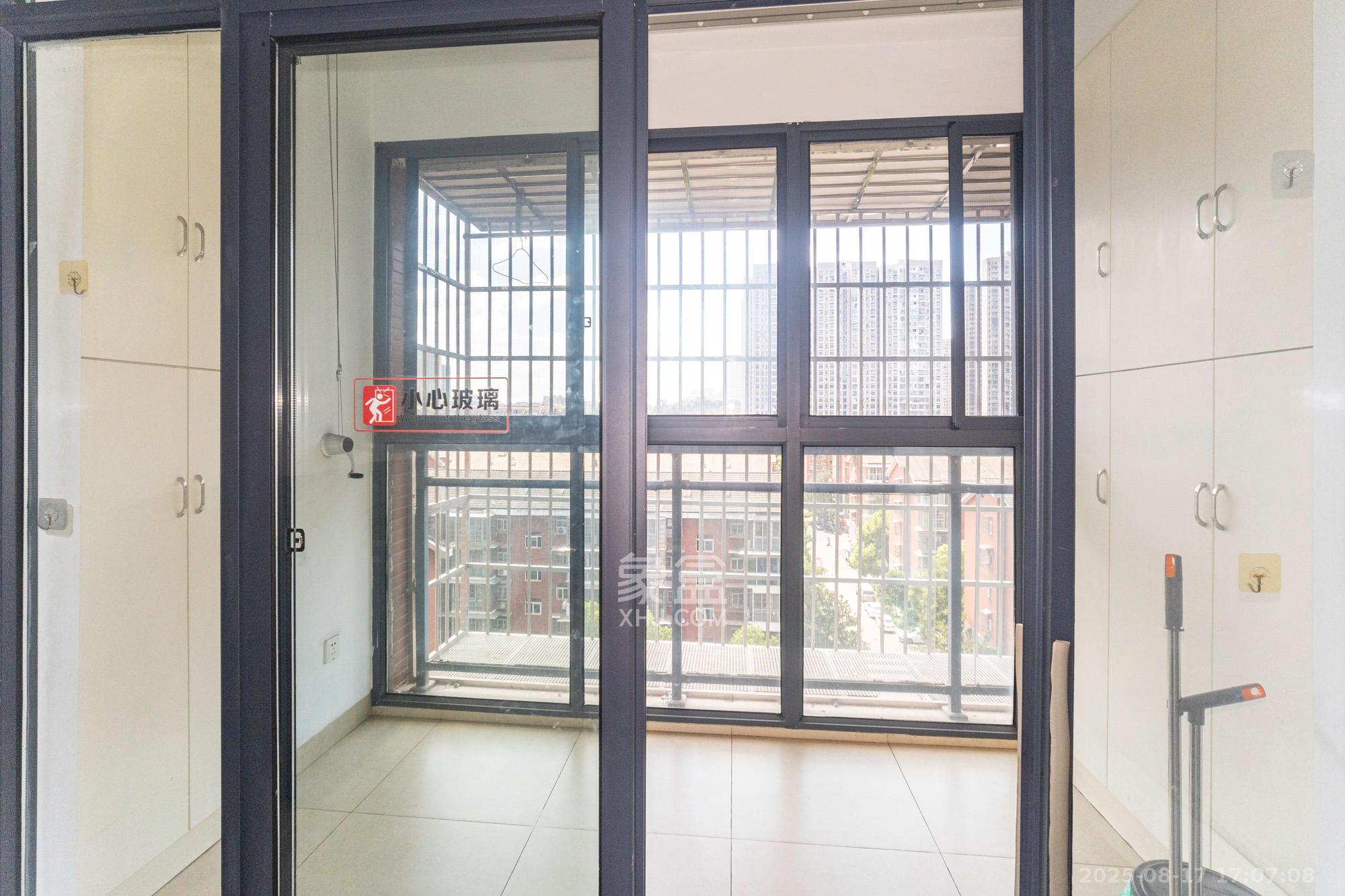 盛地尊域 4室2厅2卫 77.8万 盛地尊域 4室2厅2卫 77.8万阳台