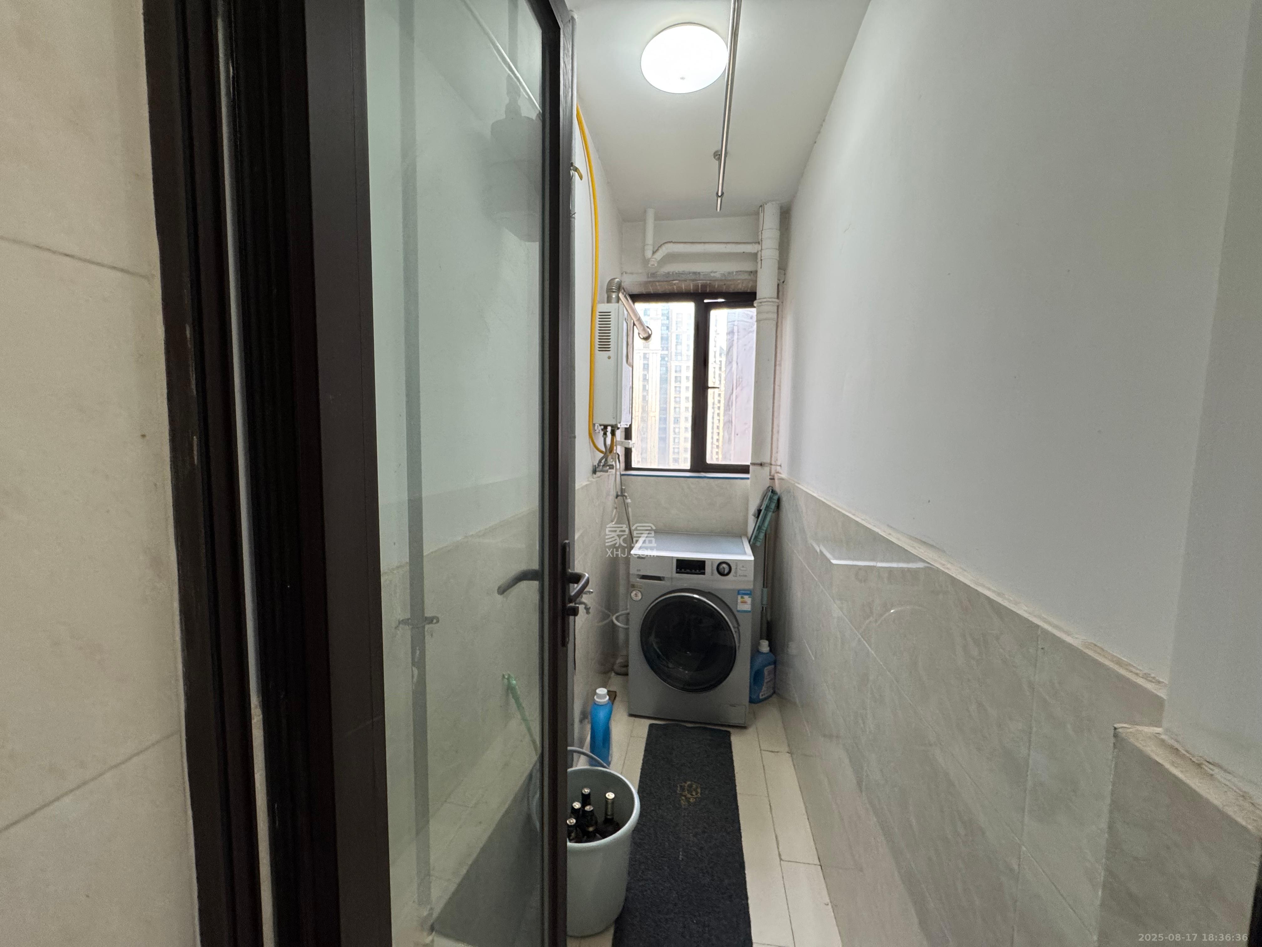 中海国际四期  3室2厅1卫    2300.0元/月室内图