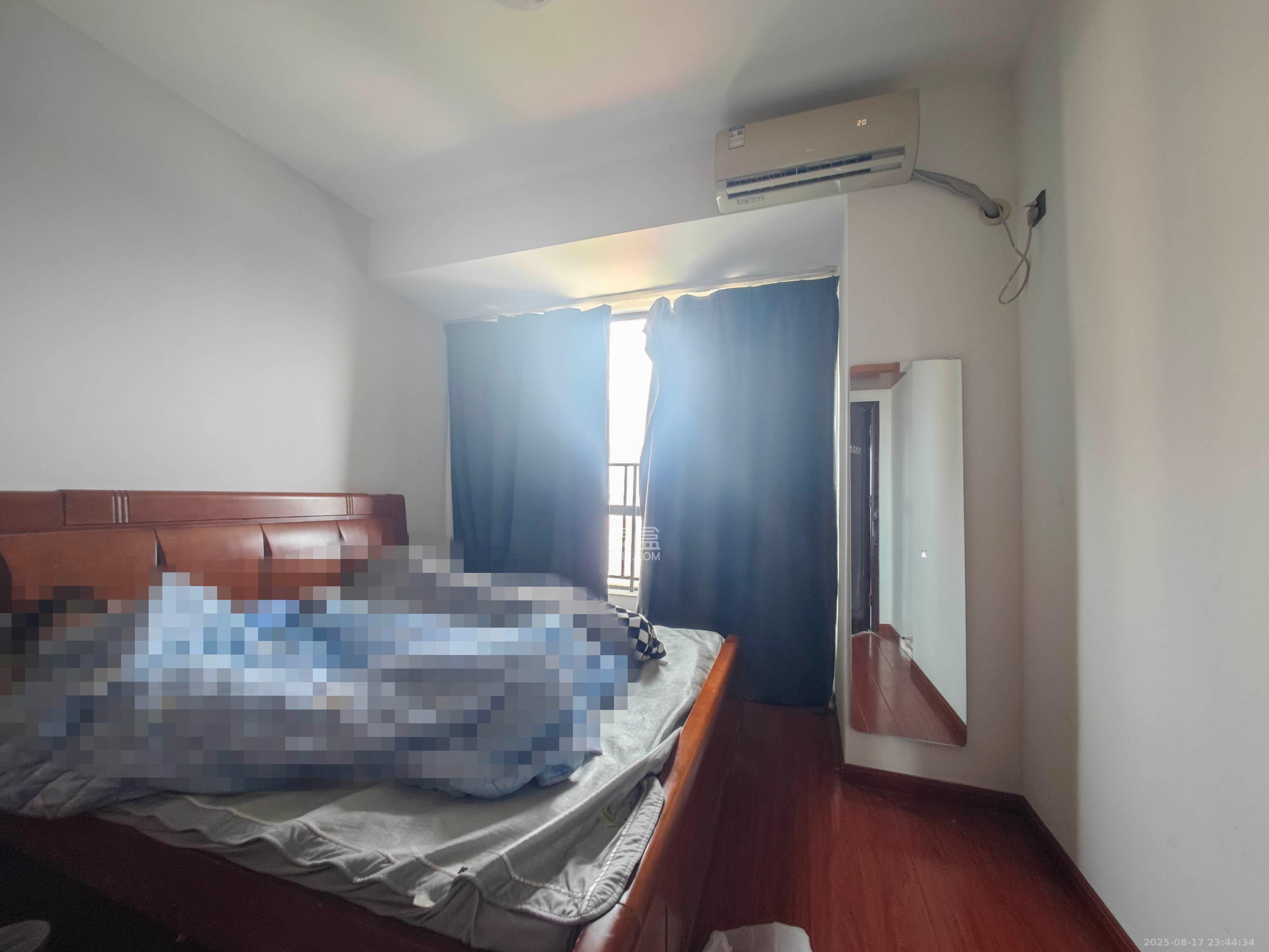 新盛珑璟台  4室2厅2卫    99.0万卧室