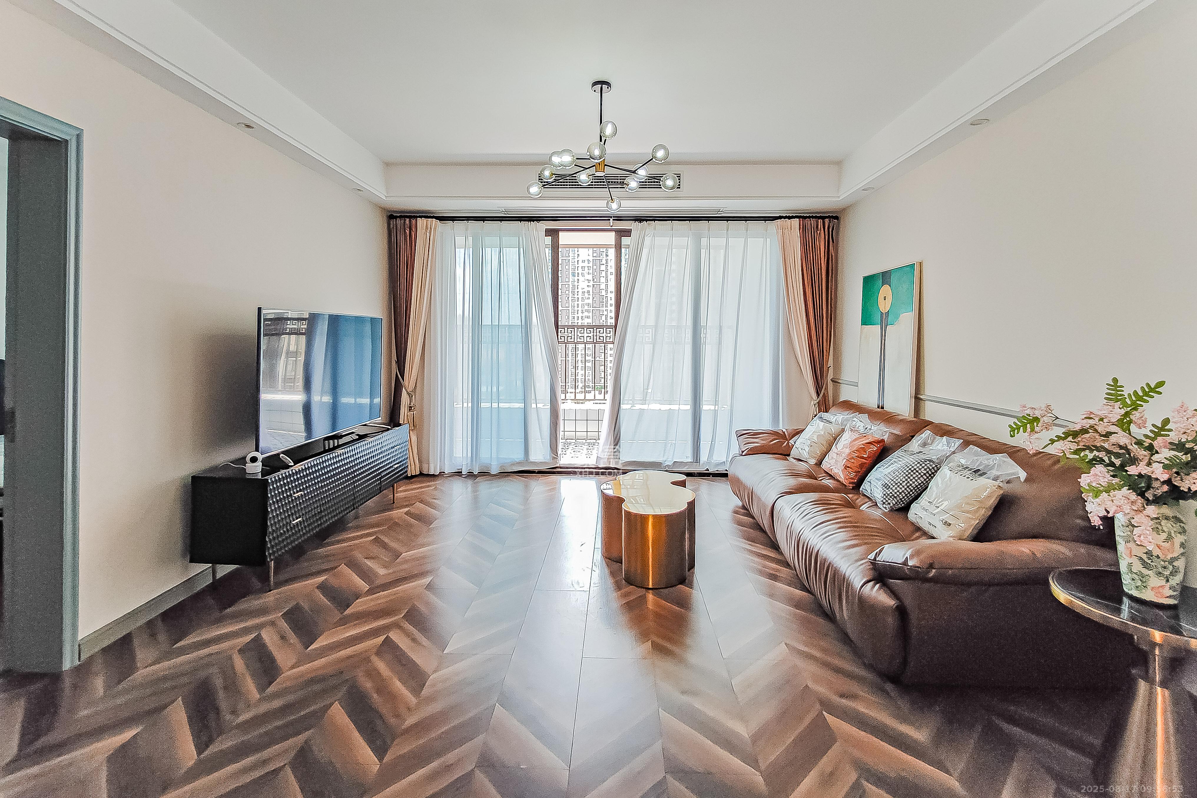 建发央玺(建发泱玺雅苑) 4室2厅2卫 320.0万 建发央玺(建发泱玺雅苑) 4室2厅2卫 320.0万客厅