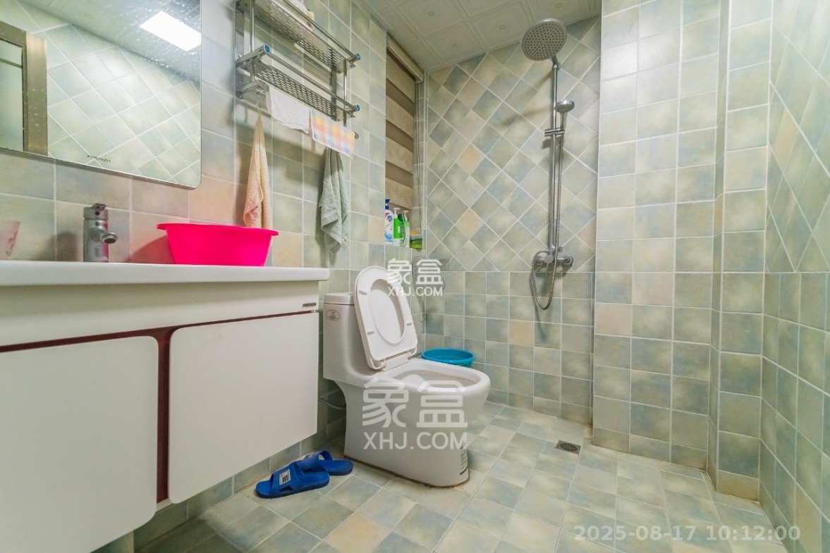 国泰九龙湾  3室2厅2卫    2600.0元/月 国泰九龙湾  3室2厅2卫    2600.0元/月室内图