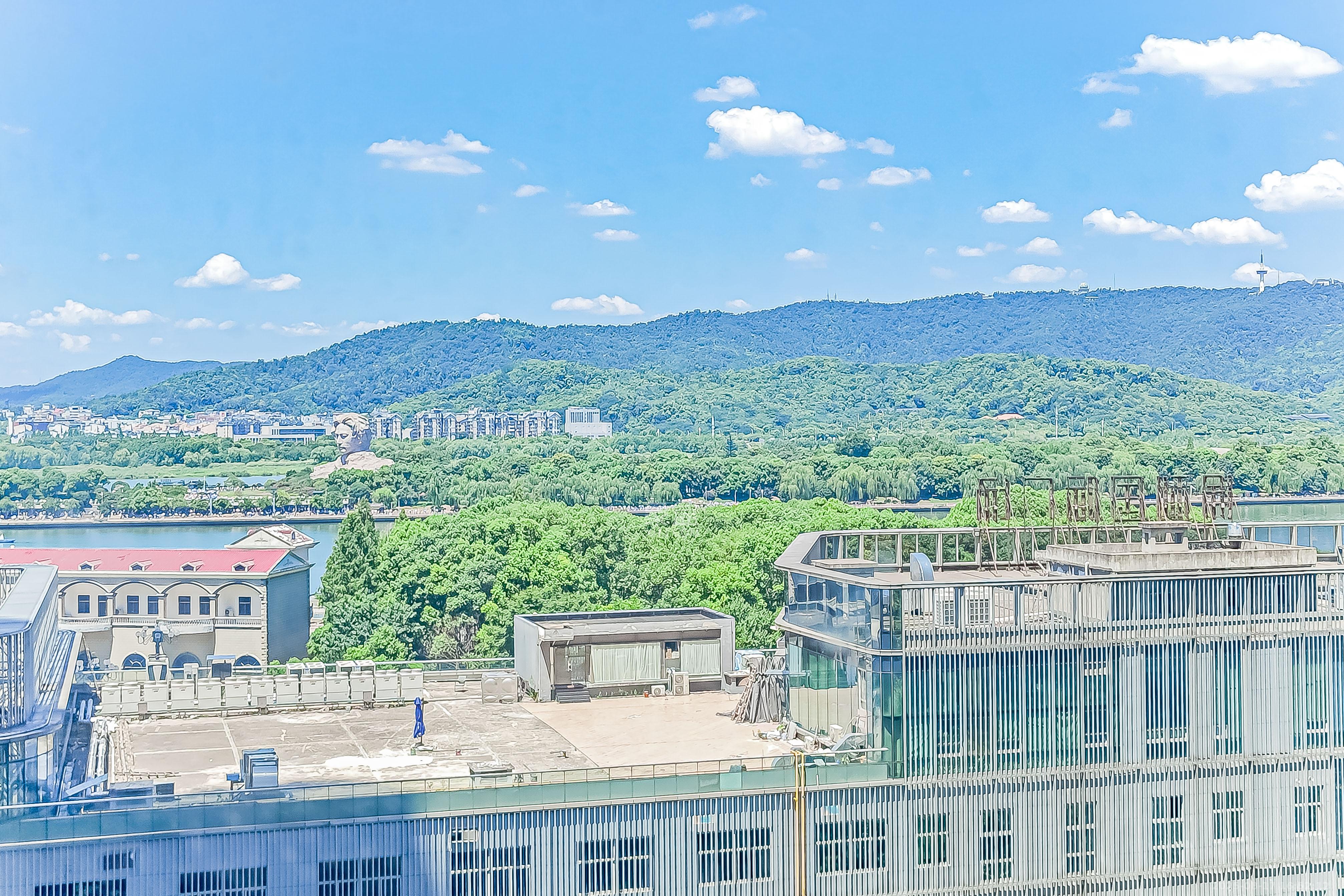 保利国际广场  4室2厅3卫    600.0万 保利国际广场  4室2厅3卫    600.0万小区图