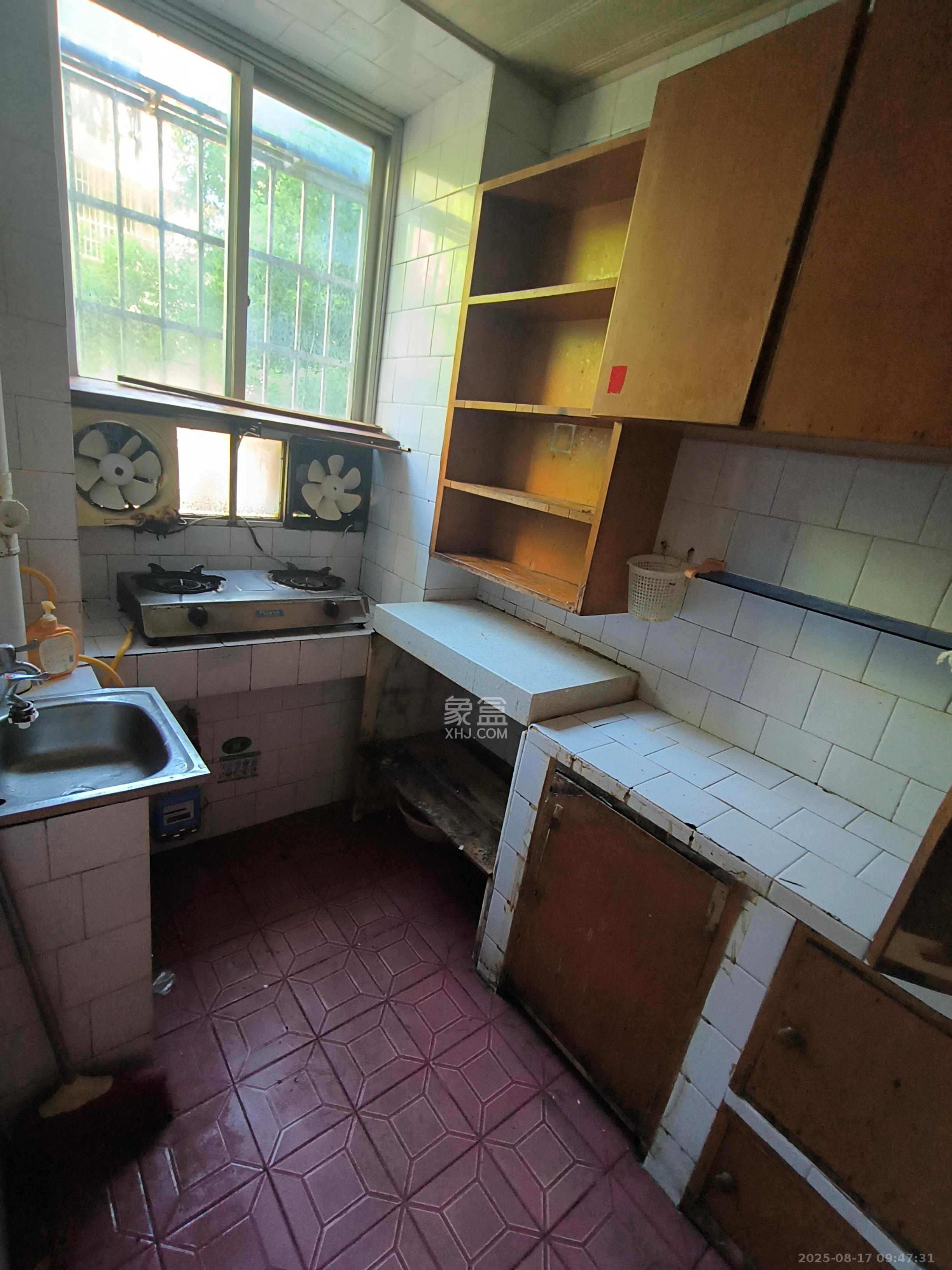 植物油宿舍  2室1厅1卫    1600.0元/月 植物油宿舍  2室1厅1卫    1600.0元/月室内图