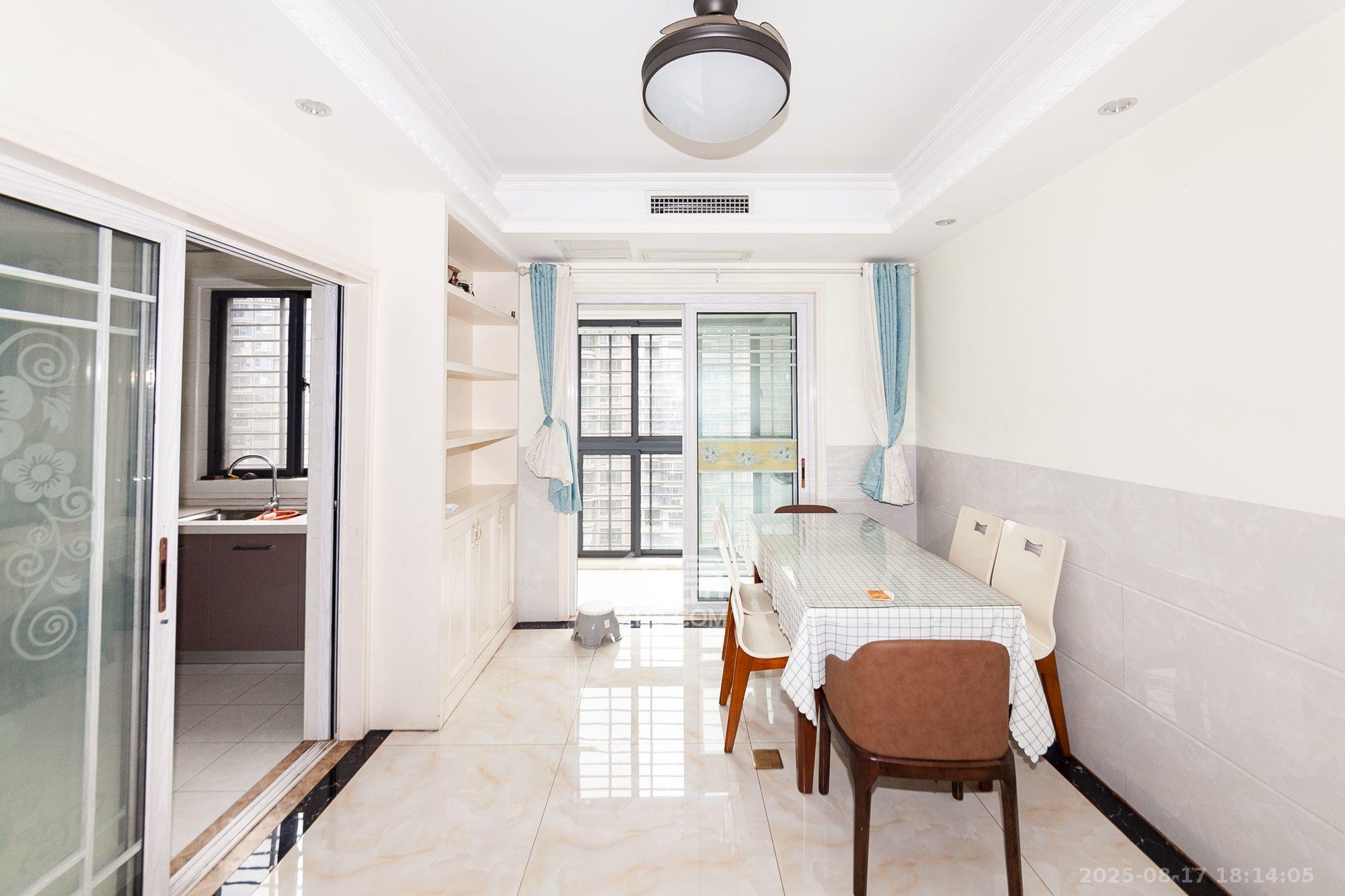 名家翡翠花园  4室2厅2卫    3000.0元/月 名家翡翠花园  4室2厅2卫    3000.0元/月室内图