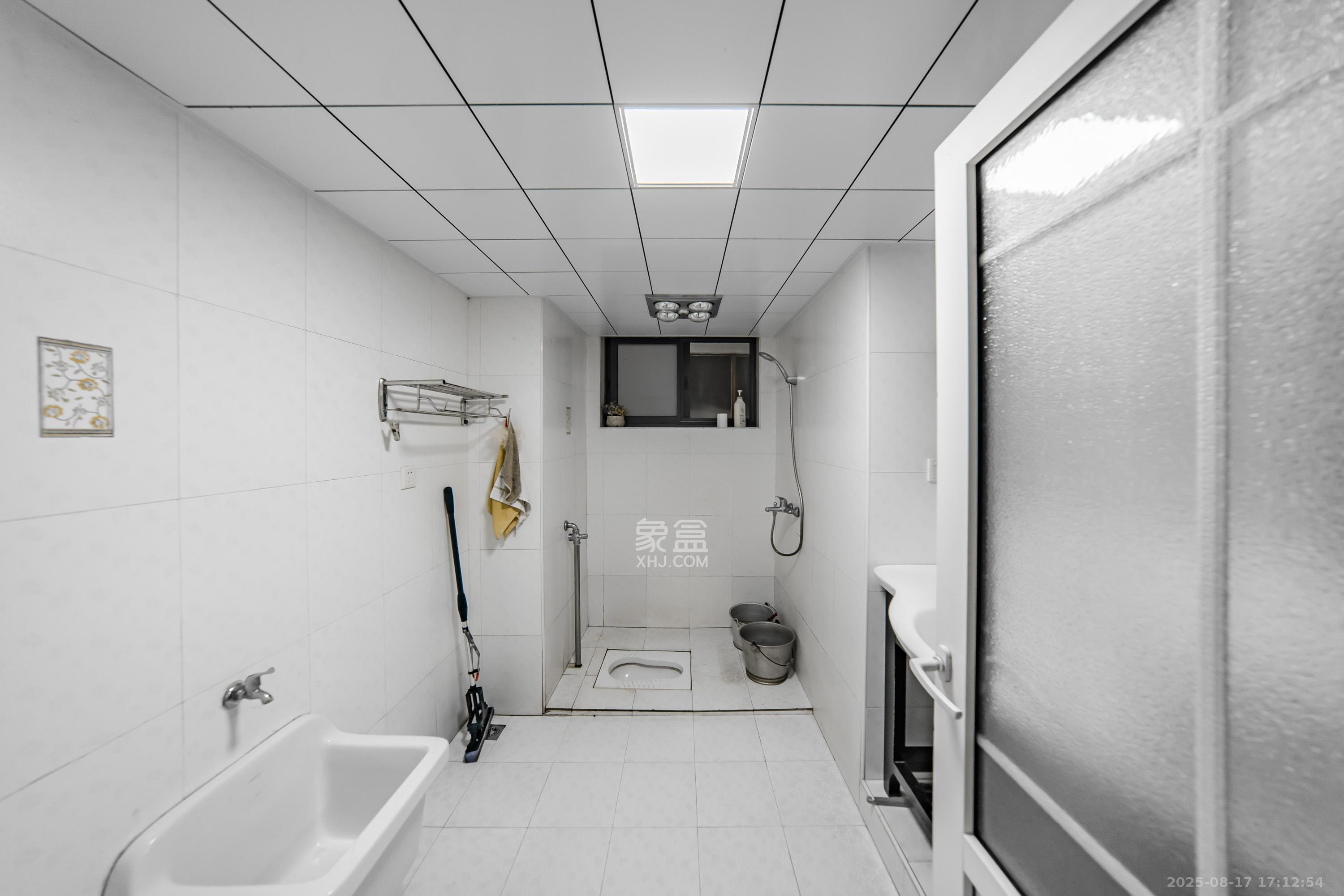 阳光100一期、四五期 4室2厅2卫 105.0万 阳光100一期、四五期 4室2厅2卫 105.0万卫生间