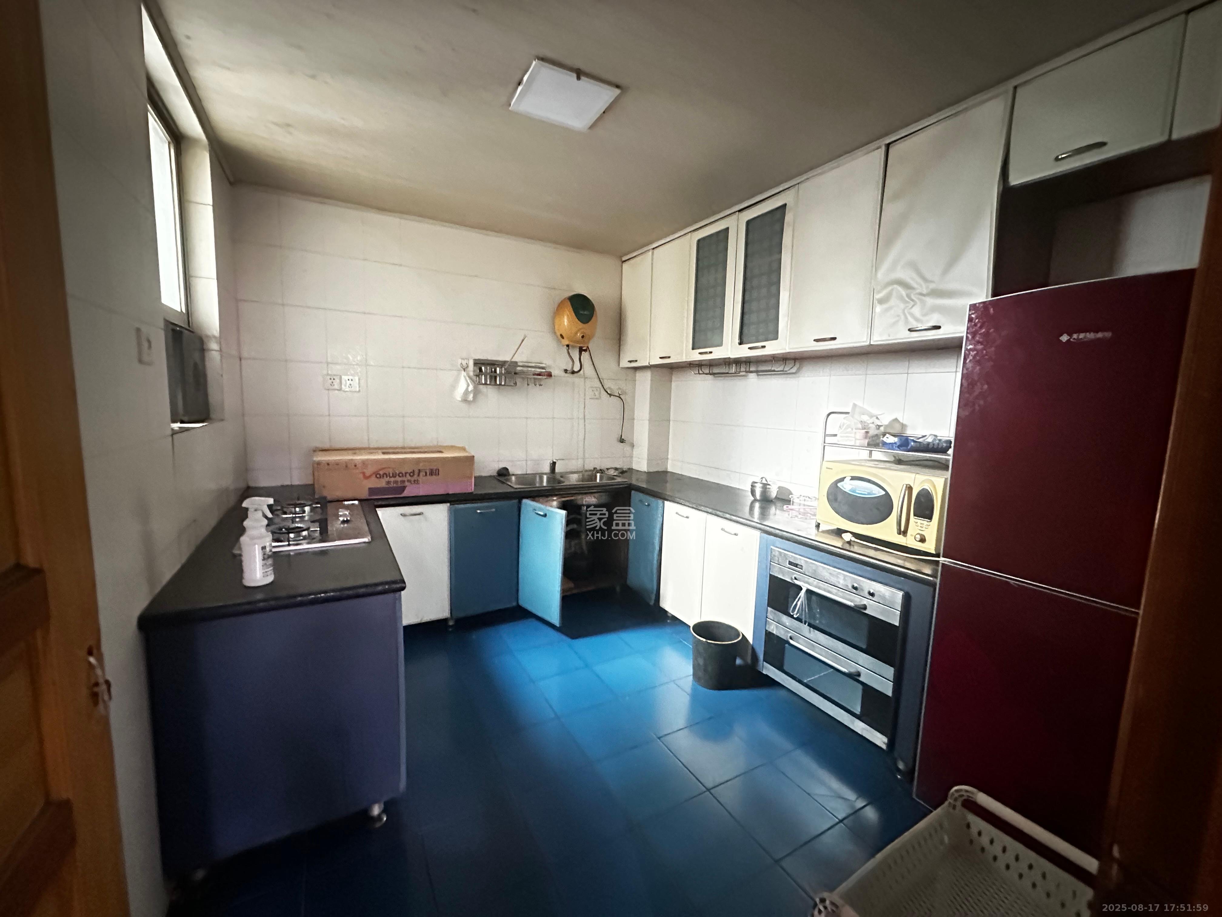 南建公寓 5室2厅2卫 3000.0元/月 南建公寓 5室2厅2卫 3000.0元/月室内图