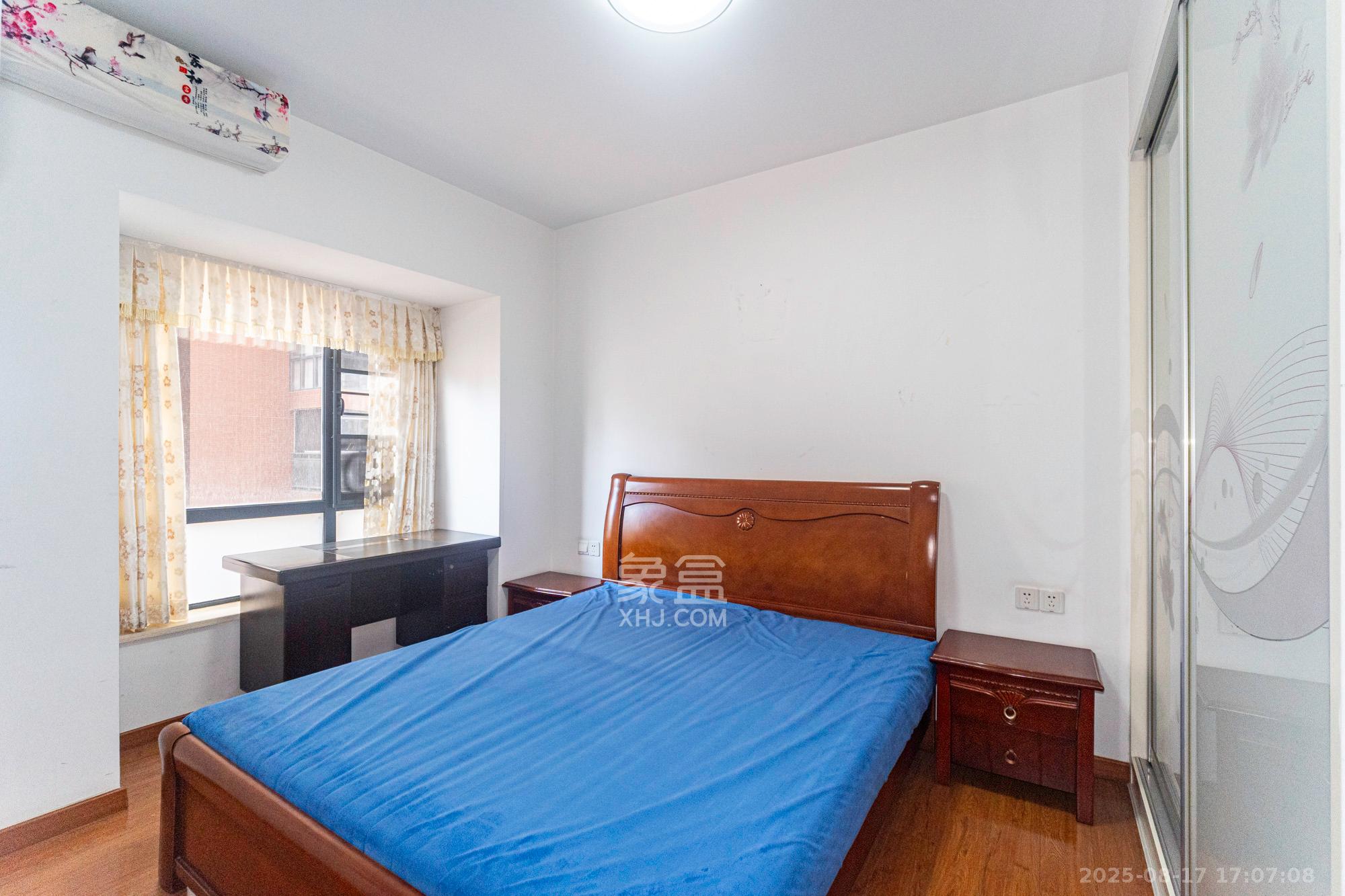 盛地尊域 4室2厅2卫 77.8万 盛地尊域 4室2厅2卫 77.8万卧室