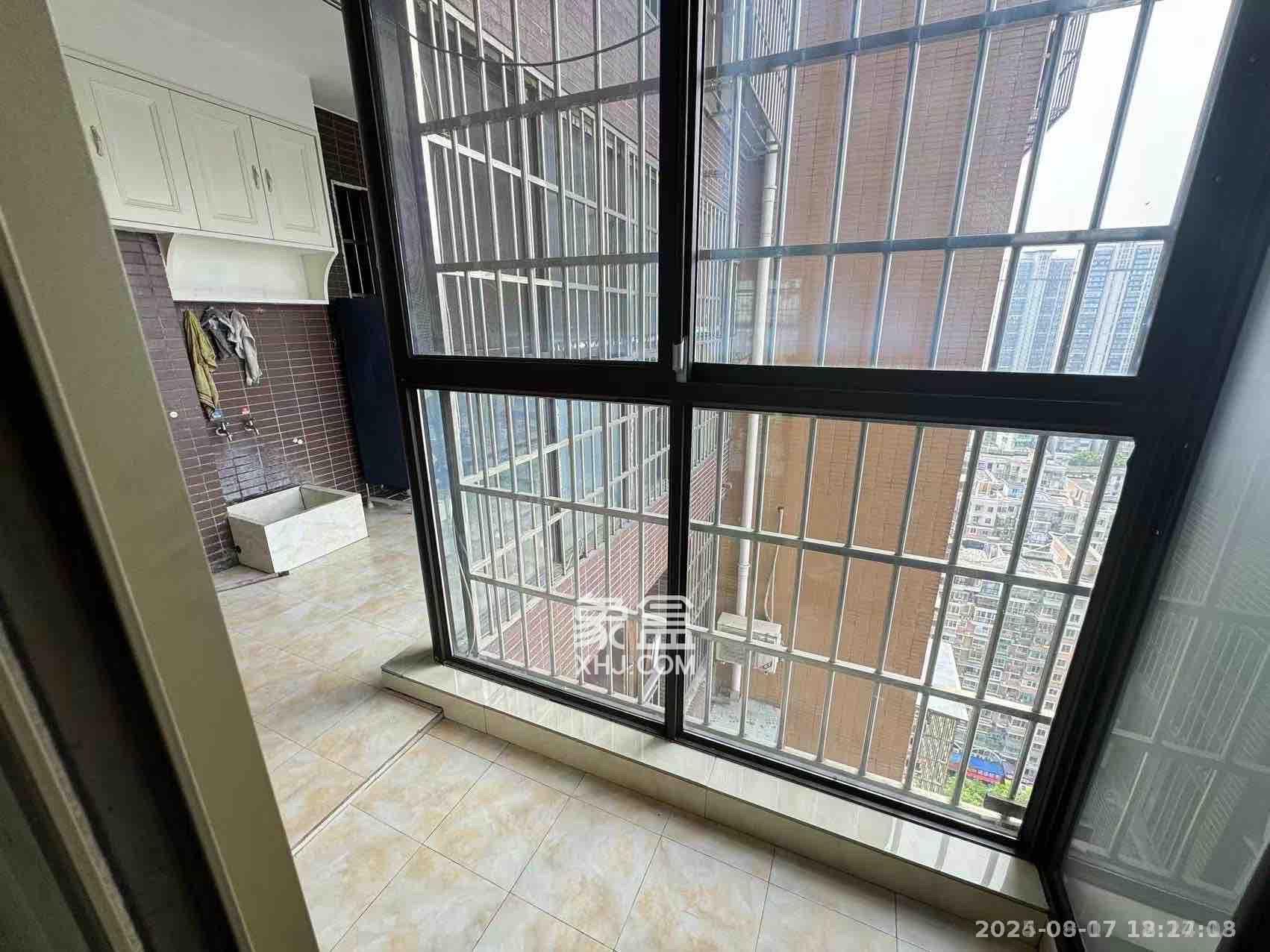 芒果天地(芒果雅苑)  3室2厅2卫   3300.00元/月室内图