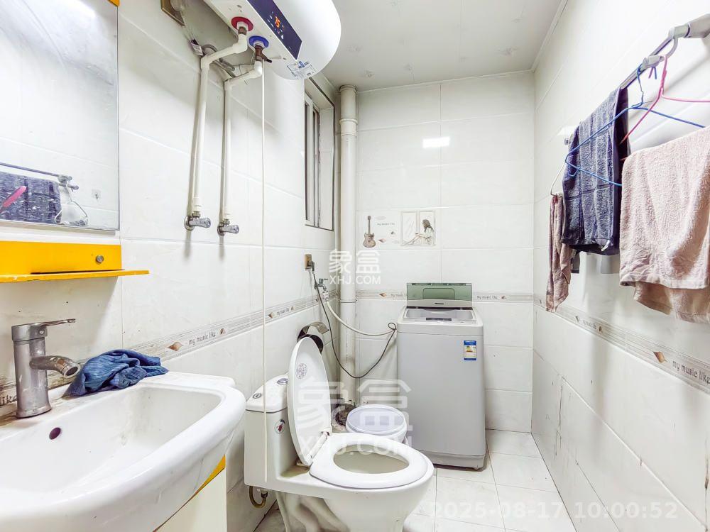 彩都公寓 3室2厅2卫 1800.0元/月 彩都公寓 3室2厅2卫 1800.0元/月室内图