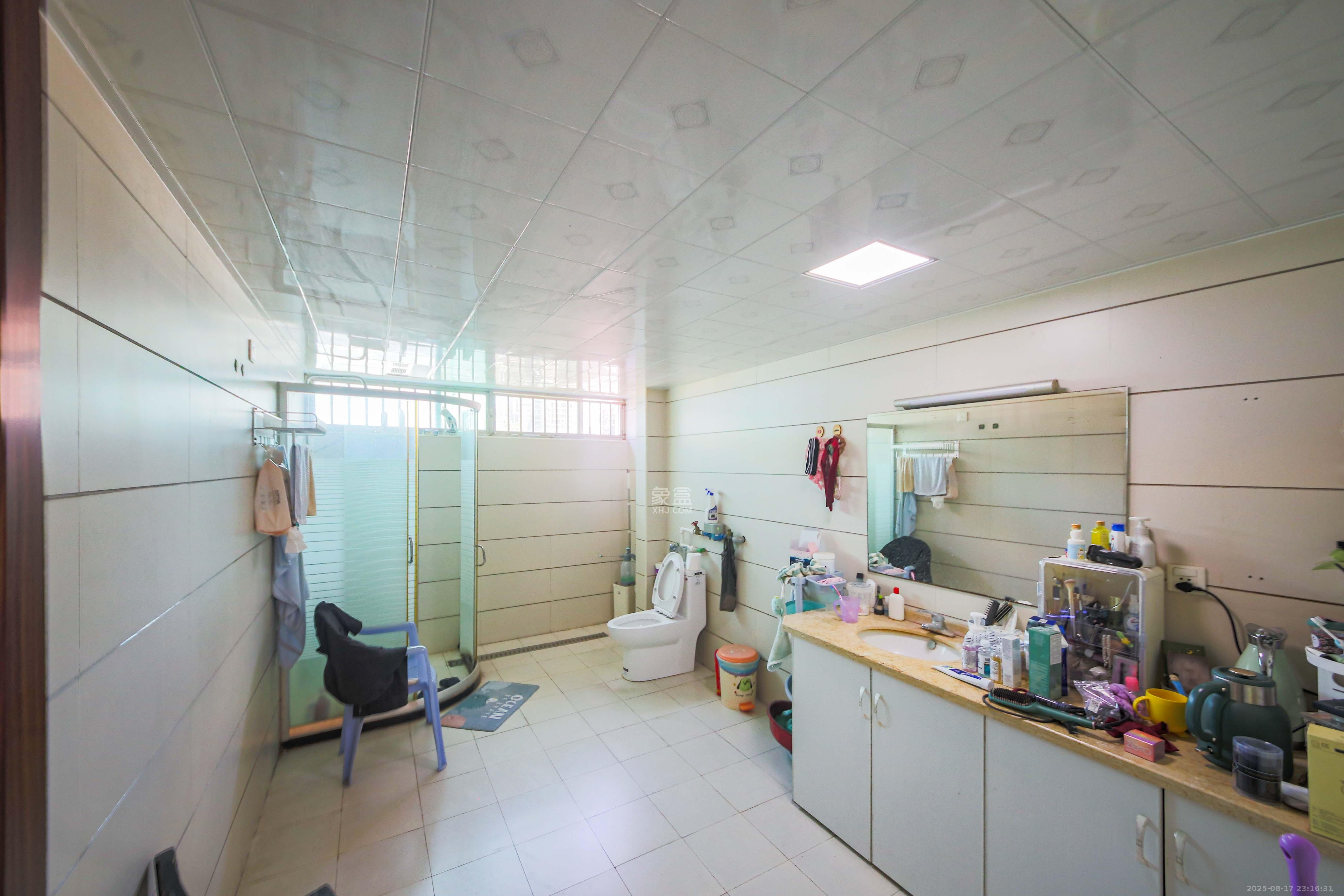 大为农博嘉园 5室2厅3卫 120.0万 大为农博嘉园 5室2厅3卫 120.0万卫生间