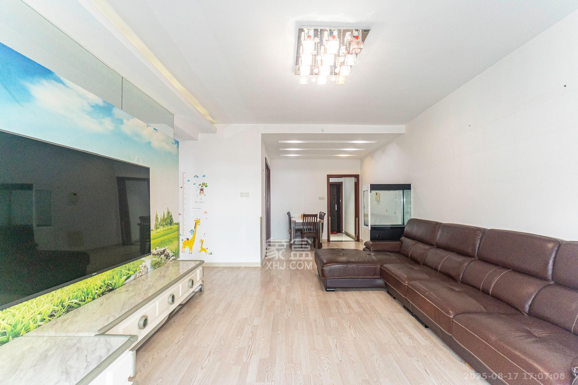 盛地尊域 4室2厅2卫 77.8万 盛地尊域 4室2厅2卫 77.8万客厅