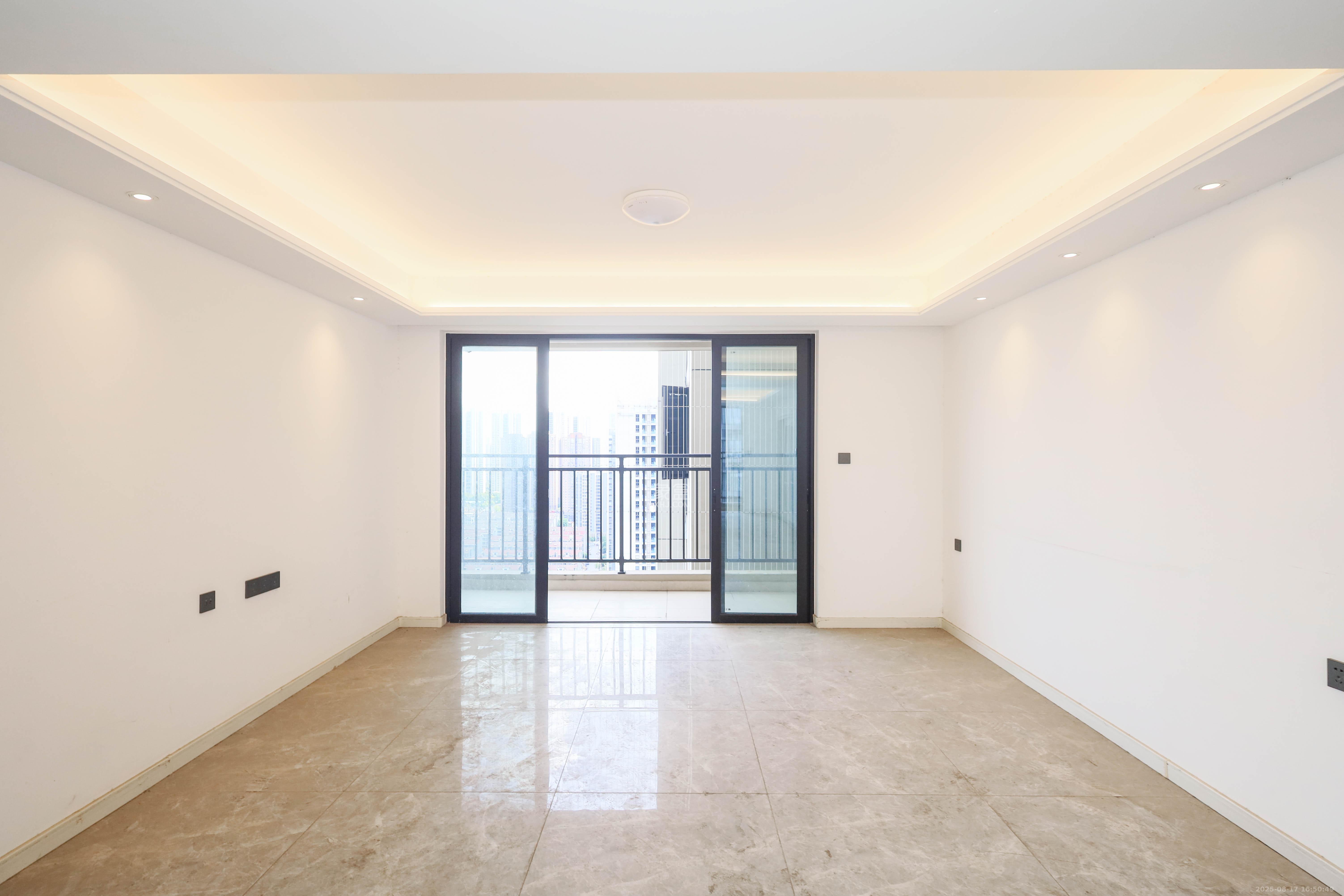 万科金色梦想A区  4室2厅2卫    158.0万