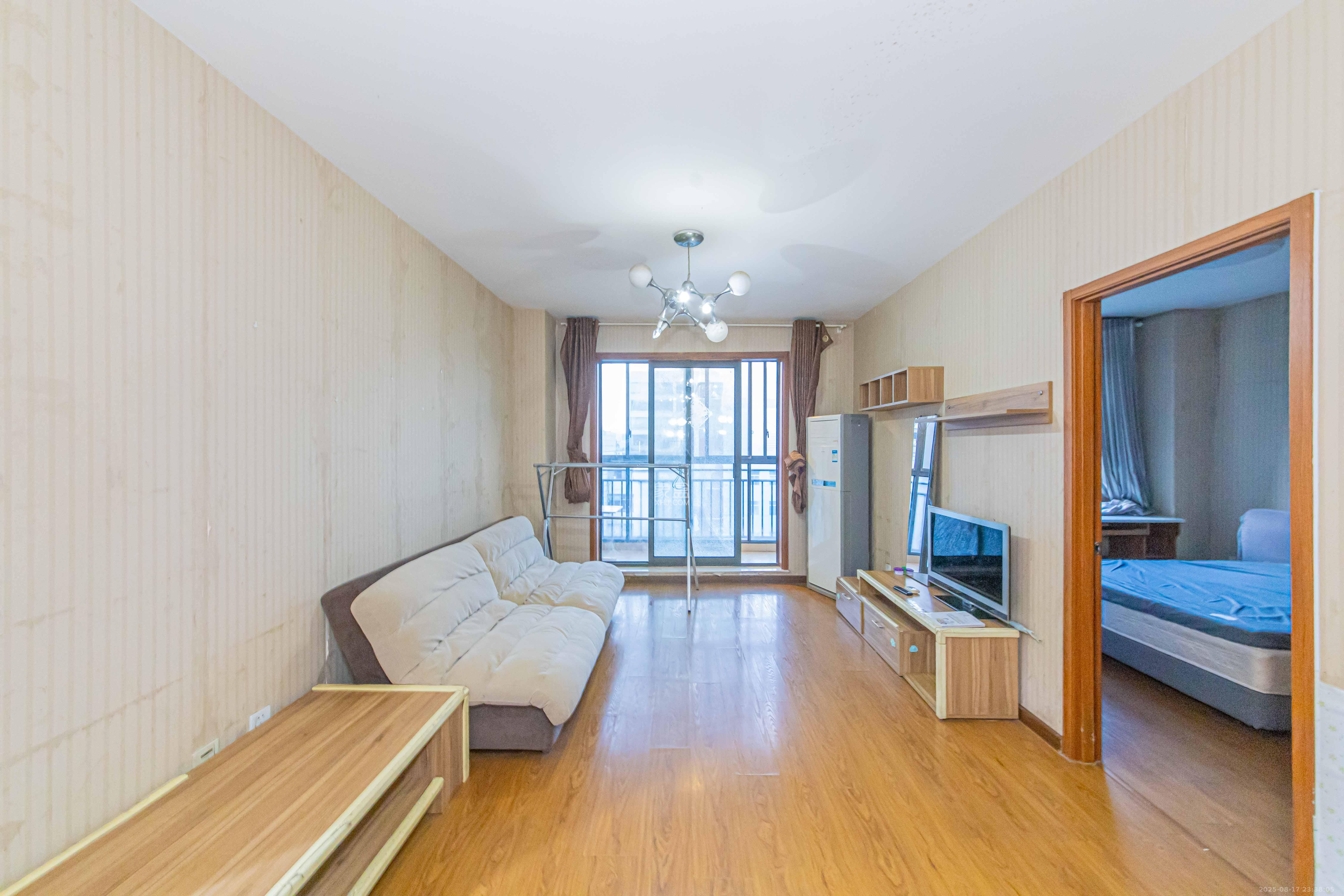 花漾年华(桂花园) 2室2厅1卫 62.00万 花漾年华(桂花园) 2室2厅1卫 62.00万客厅