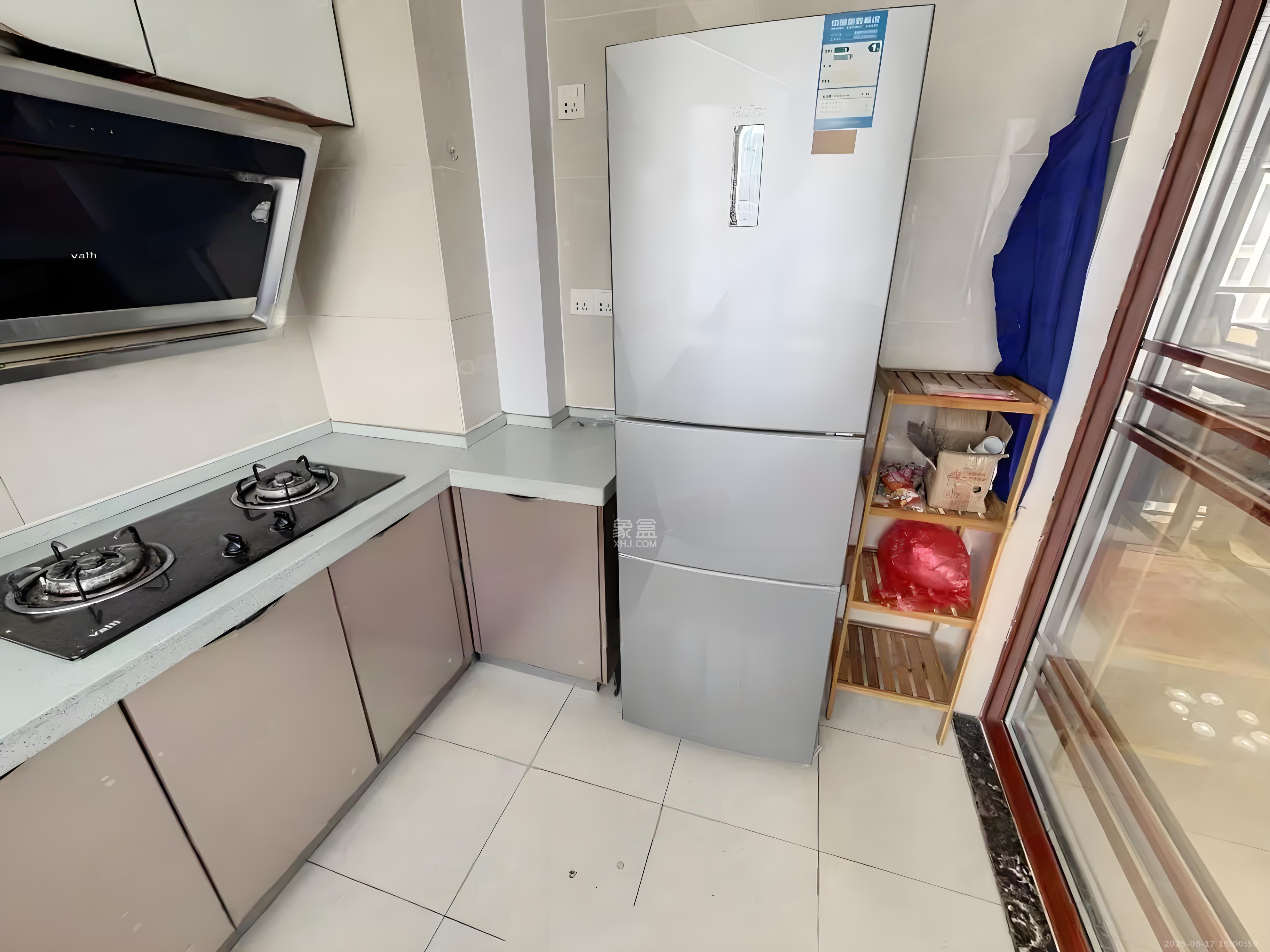 南山雍江汇(滨江国际新城) 4室2厅2卫 5000.00元/月 南山雍江汇(滨江国际新城) 4室2厅2卫 5000.00元/月室内图