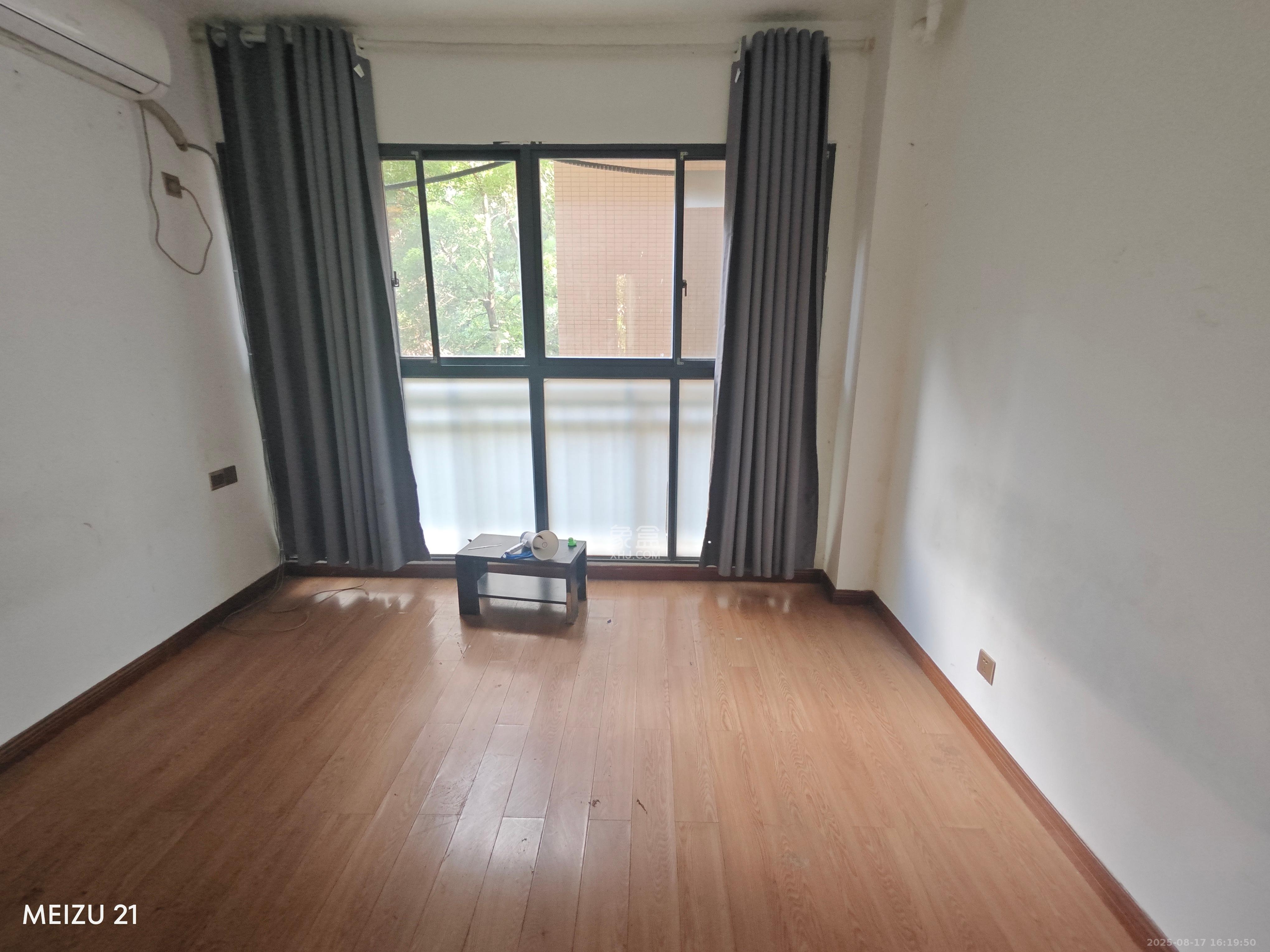 英祥春天 3室2厅1卫 2350.0元/月 英祥春天 3室2厅1卫 2350.0元/月室内图