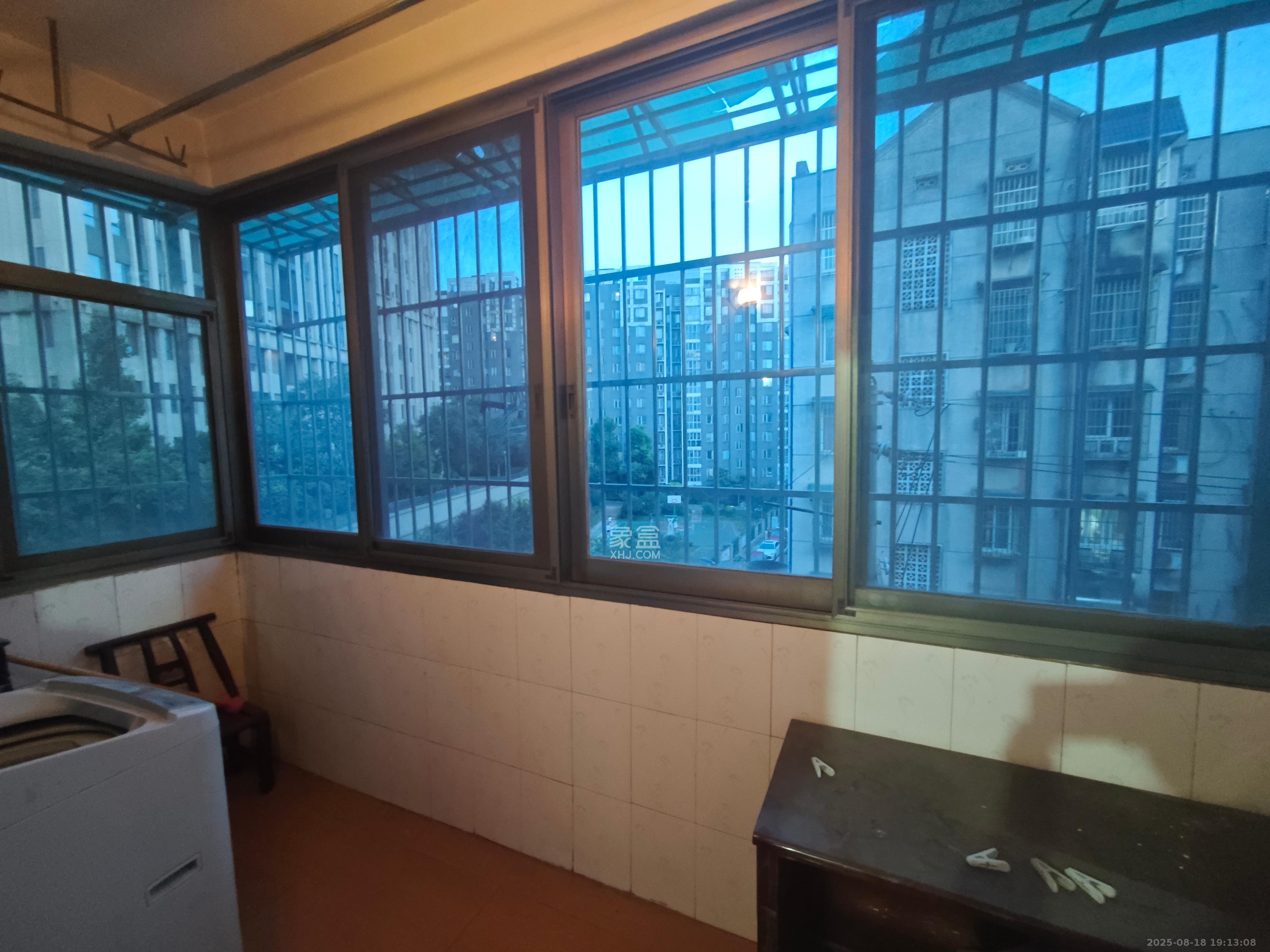 天鸿小区  2室2厅1卫    1400.0元/月室内图