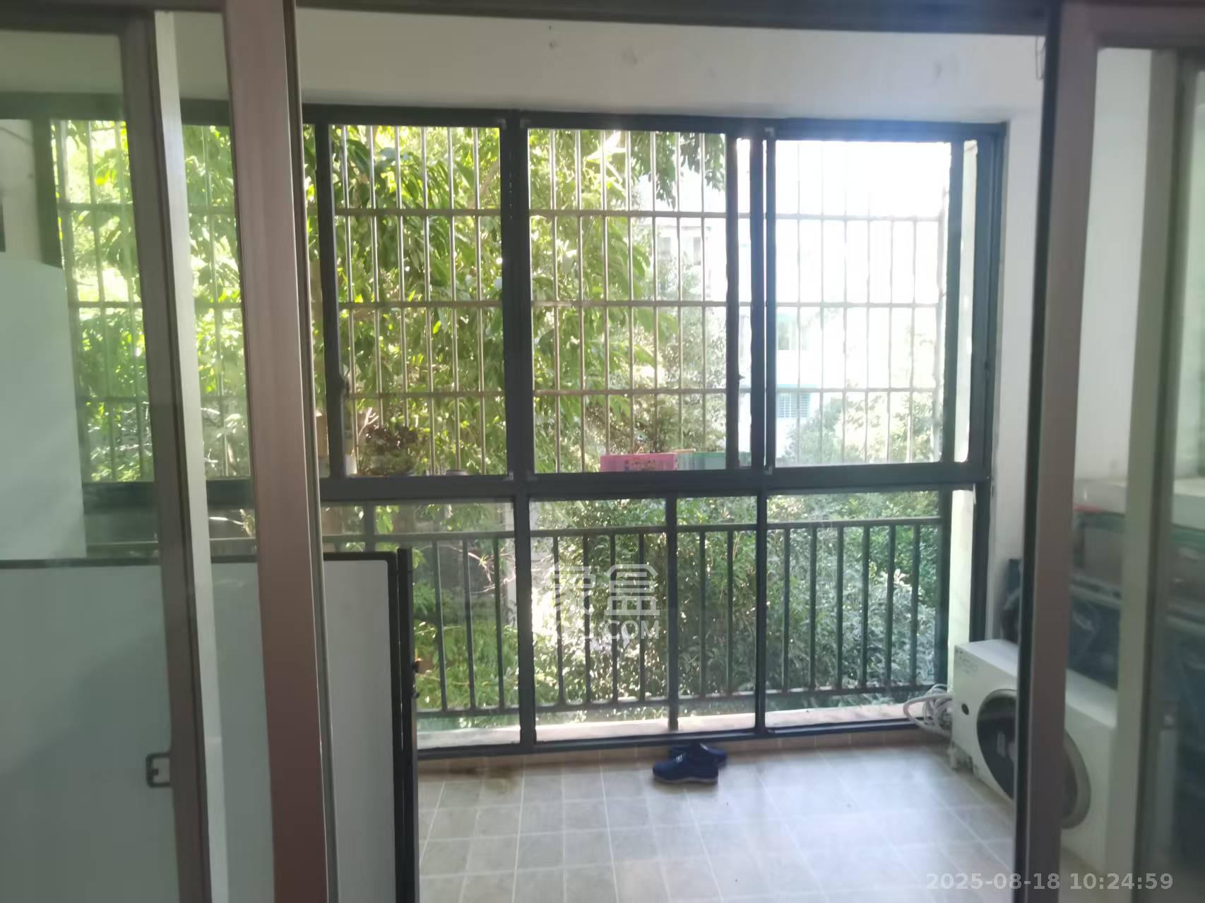 九峰小区(一二三四区) 4室2厅2卫 3500.0元/月 九峰小区(一二三四区) 4室2厅2卫 3500.0元/月室内图