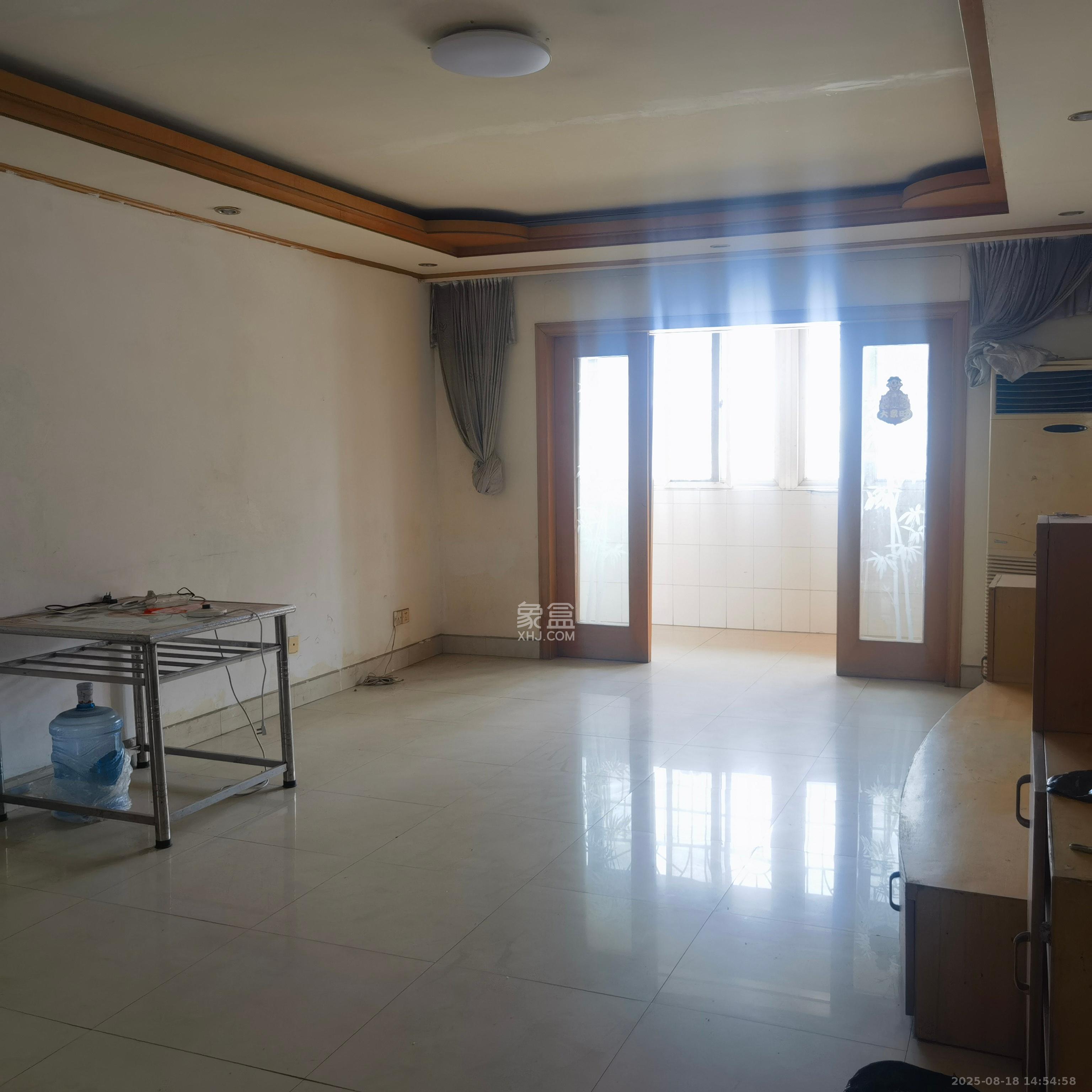 海威大厦  4室2厅2卫    1800.0元/月 海威大厦  4室2厅2卫    1800.0元/月