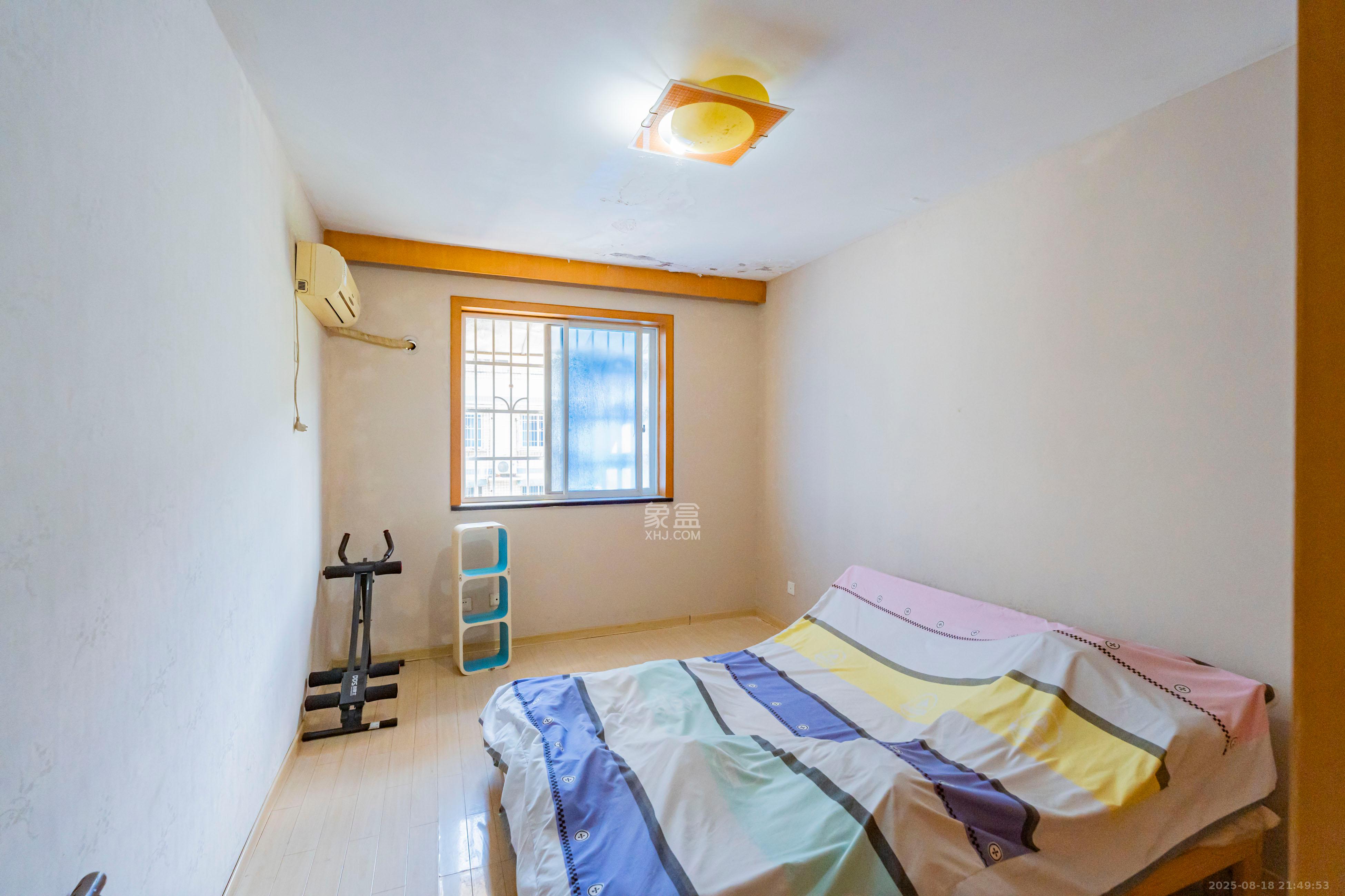 四方小区  3室2厅2卫    88.0万 四方小区  3室2厅2卫    88.0万卧室