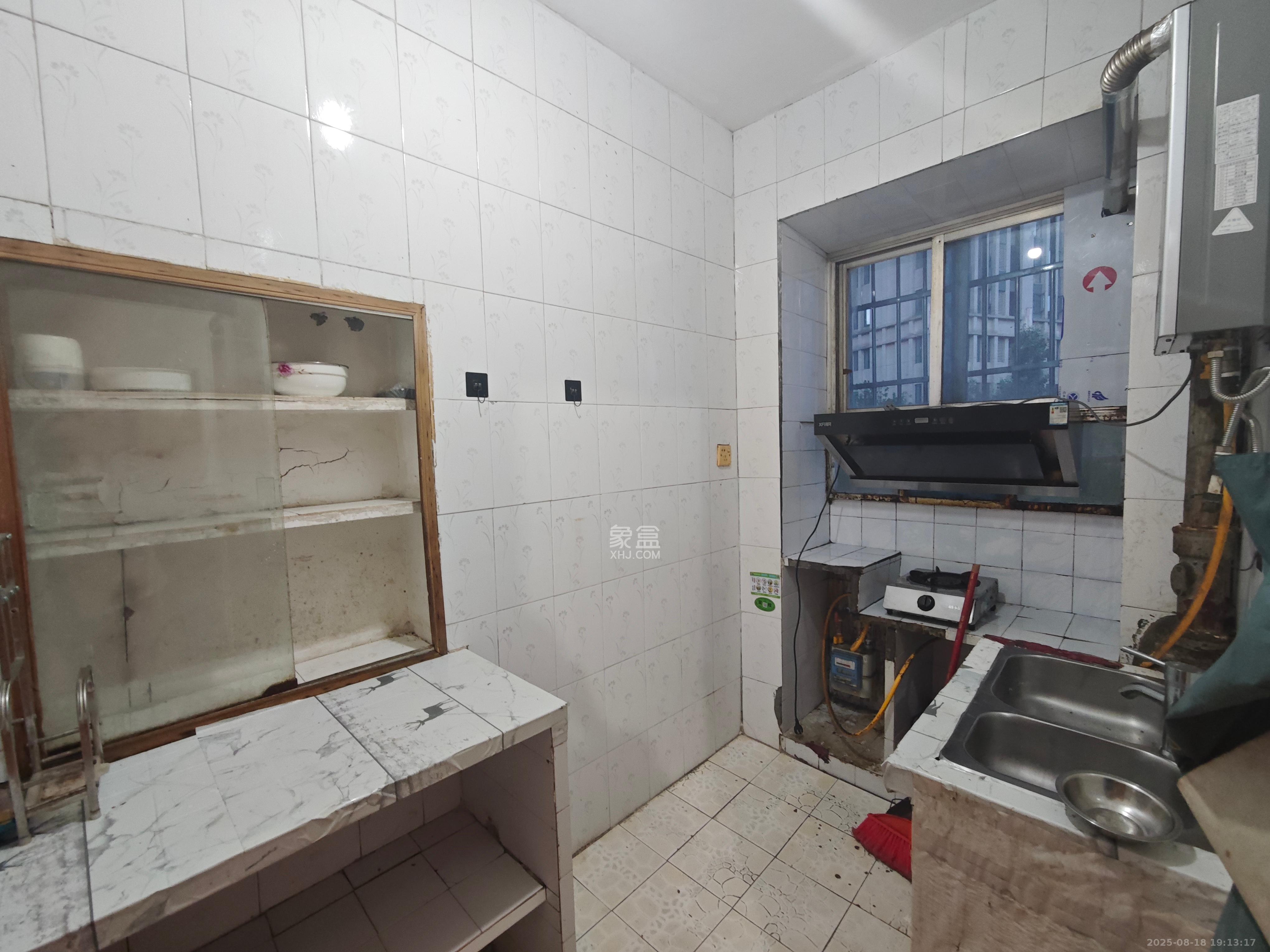 天鸿小区  2室2厅1卫    1400.0元/月室内图