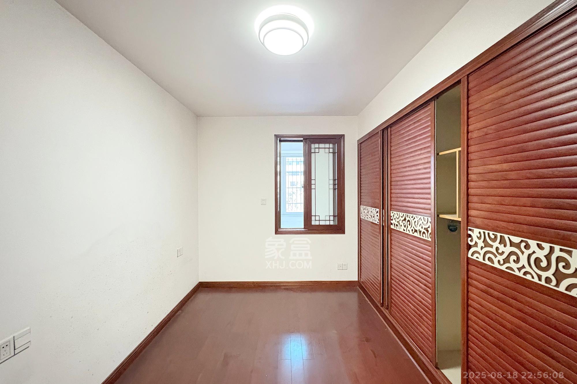 华天大酒店宿舍楼 3室2厅1卫 75.0万 华天大酒店宿舍楼 3室2厅1卫 75.0万其他