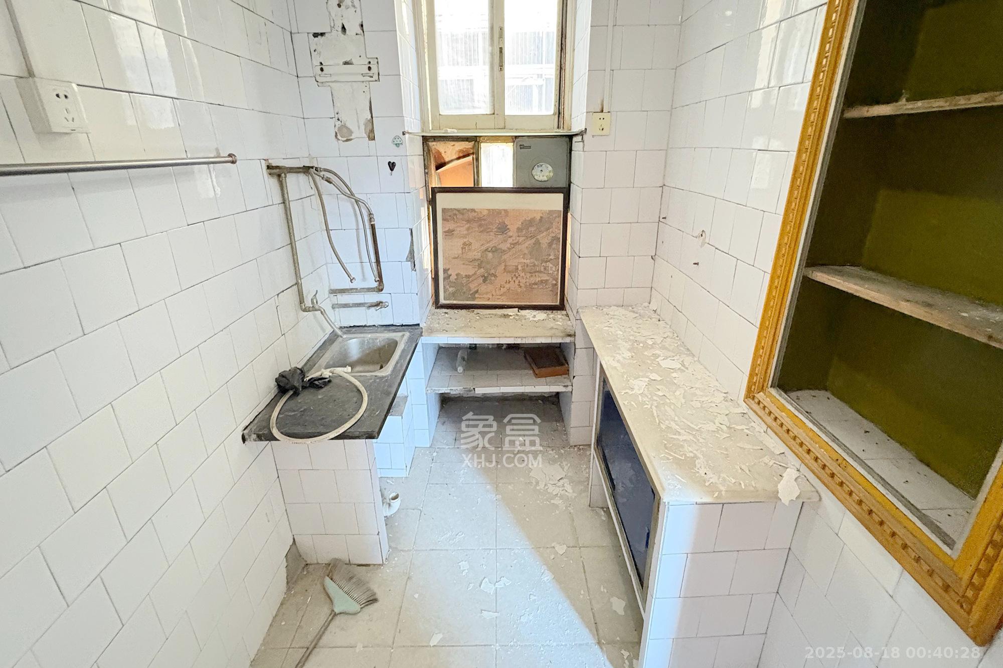 芙蓉区工商局宿舍(五里牌社区物业服务中心)  3室2厅1卫    42.0万 芙蓉区工商局宿舍(五里牌社区物业服务中心)  3室2厅1卫    42.0万厨房