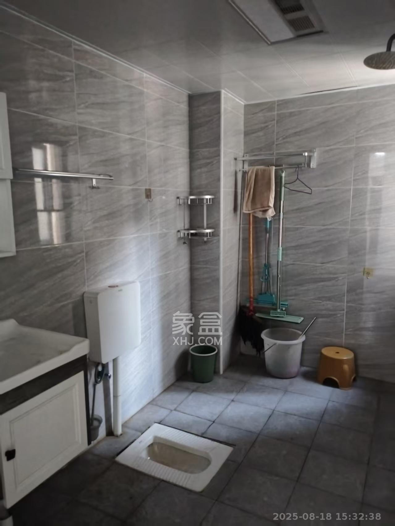 中建嘉和城  3室2厅2卫   2450.00元/月室内图