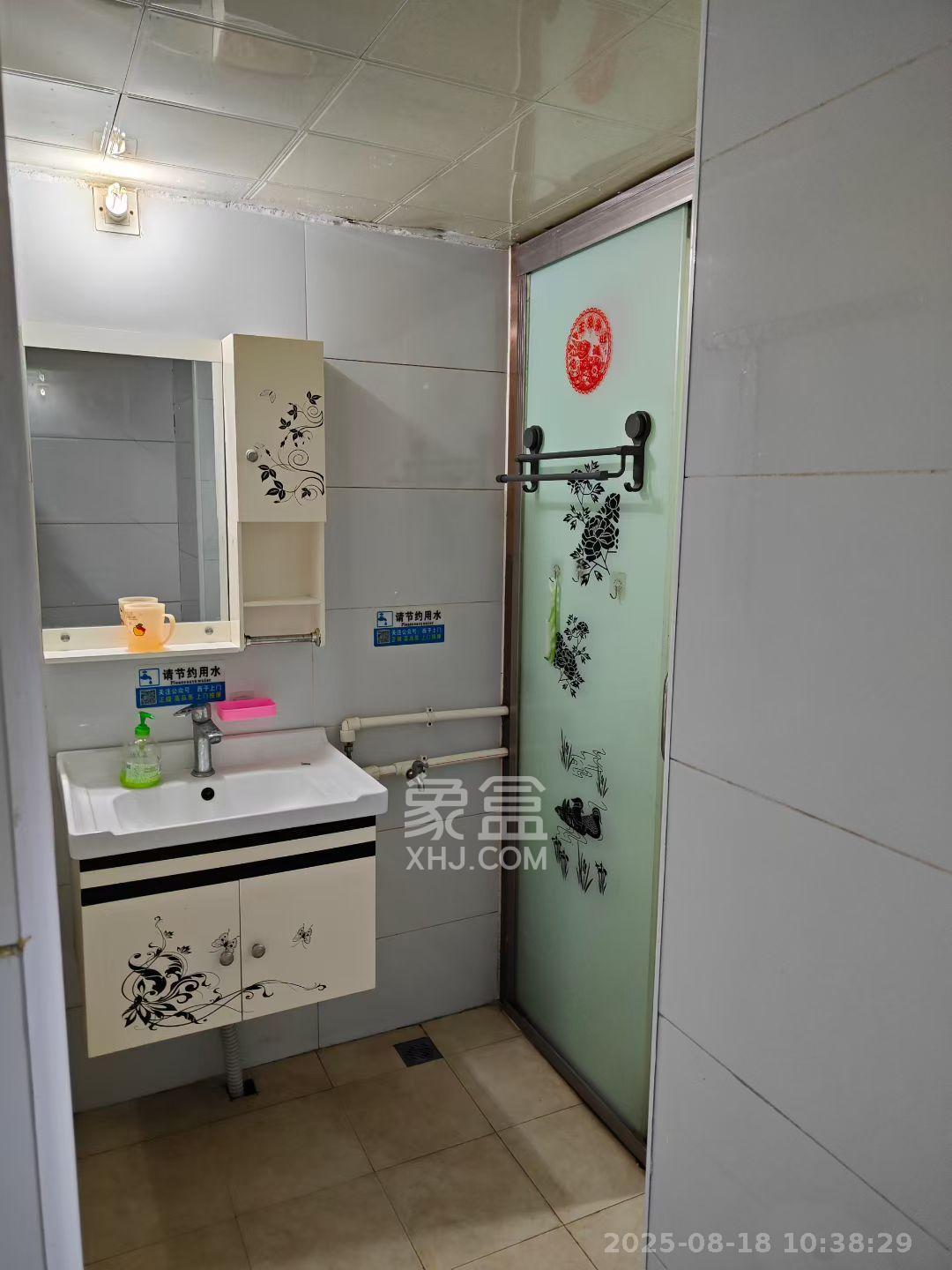 中天佳园 2室2厅1卫 1800.0元/月 中天佳园 2室2厅1卫 1800.0元/月室内图