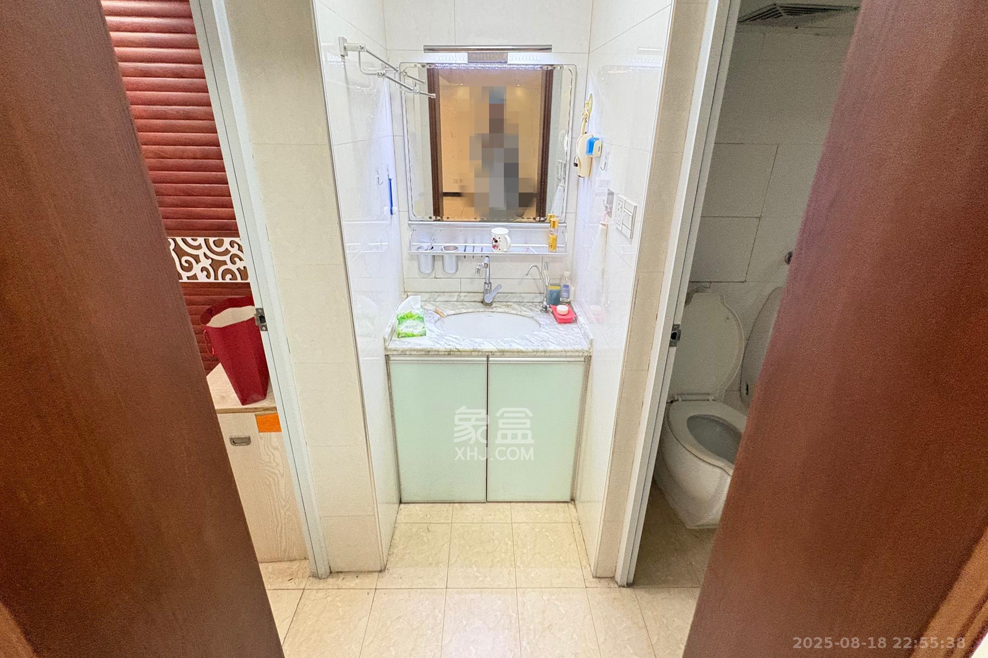 华天大酒店宿舍楼 3室2厅1卫 75.0万 华天大酒店宿舍楼 3室2厅1卫 75.0万卫生间