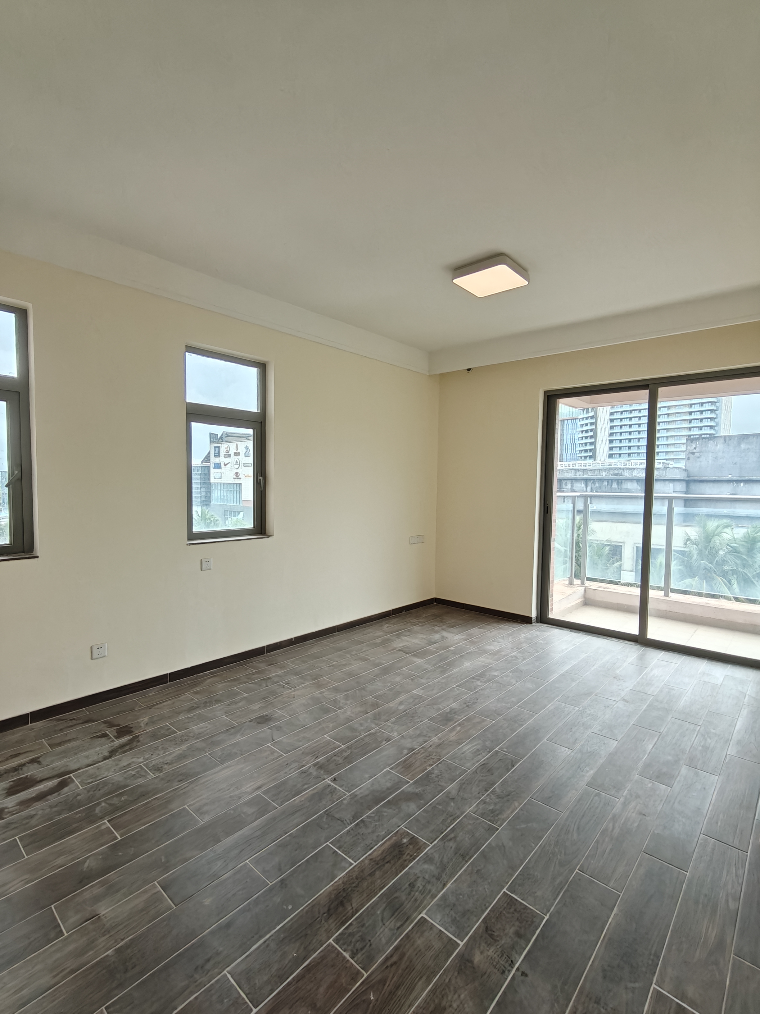 观澜湖新城 3室2厅2卫 150.0万 观澜湖新城 3室2厅2卫 150.0万卧室