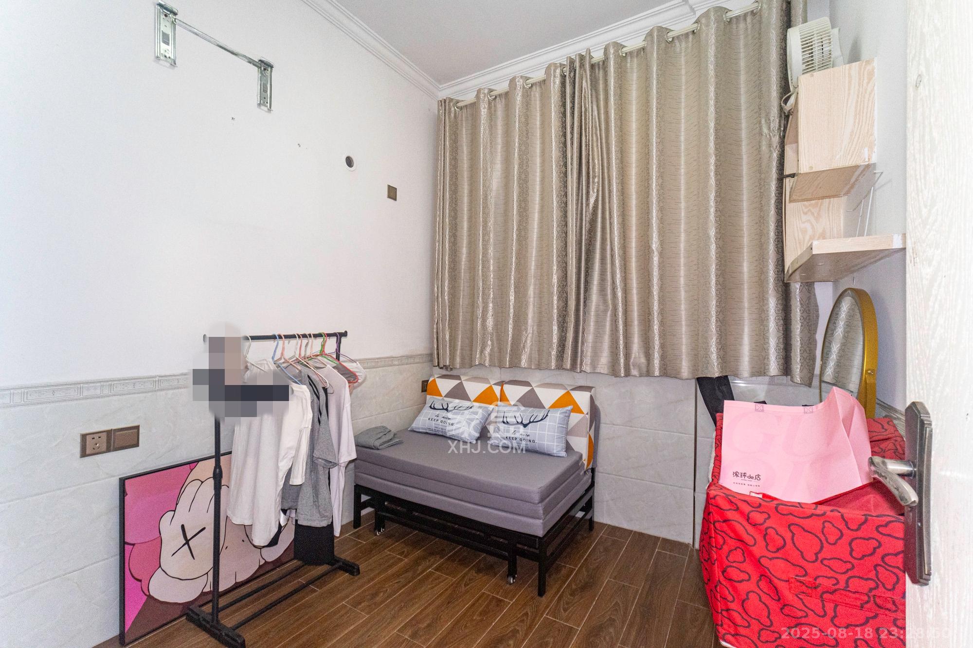 盛地春天里  3室2厅1卫    49.8万 盛地春天里  3室2厅1卫    49.8万卧室