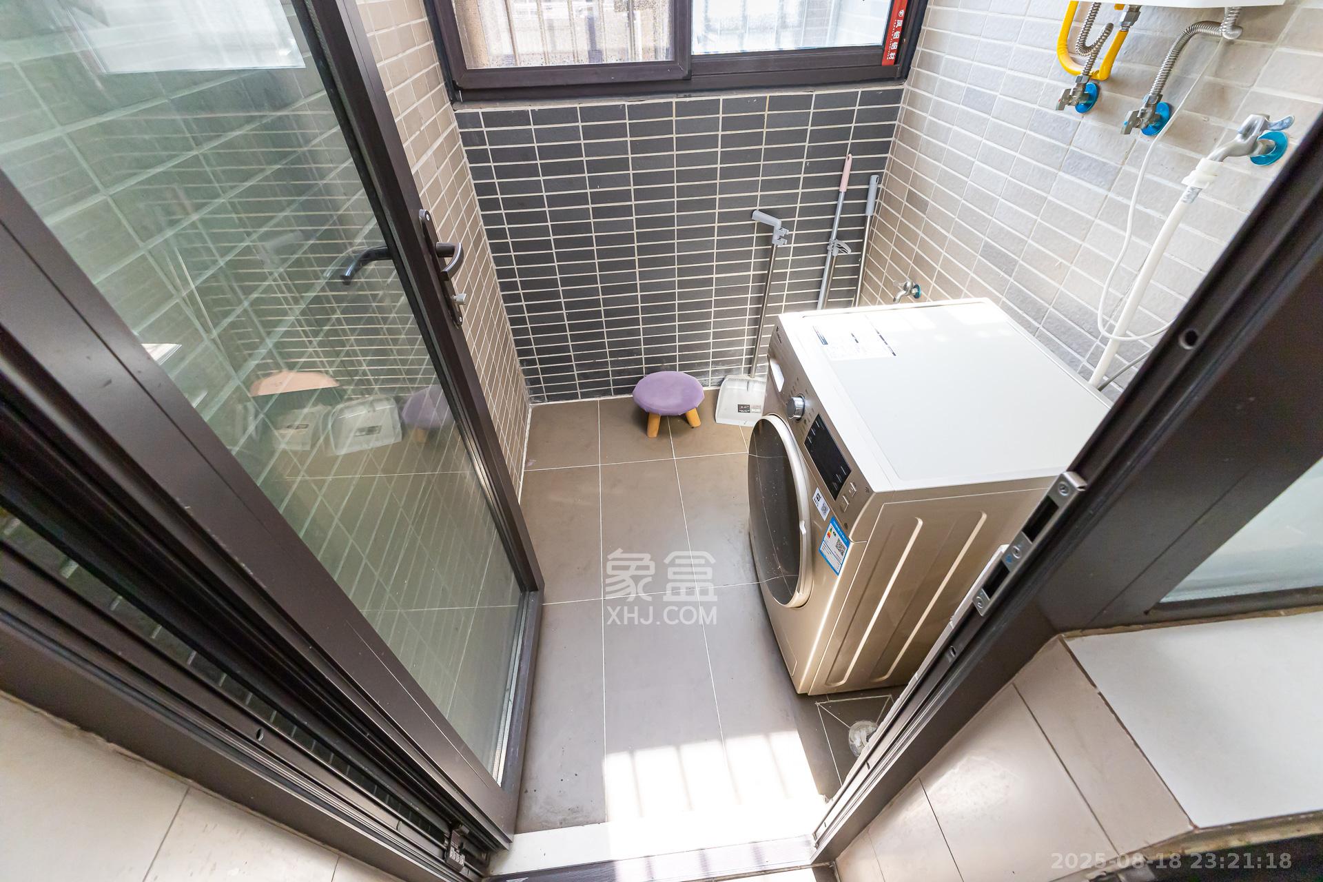 时代倾城五期 2室2厅1卫 70.0万 时代倾城五期 2室2厅1卫 70.0万阳台