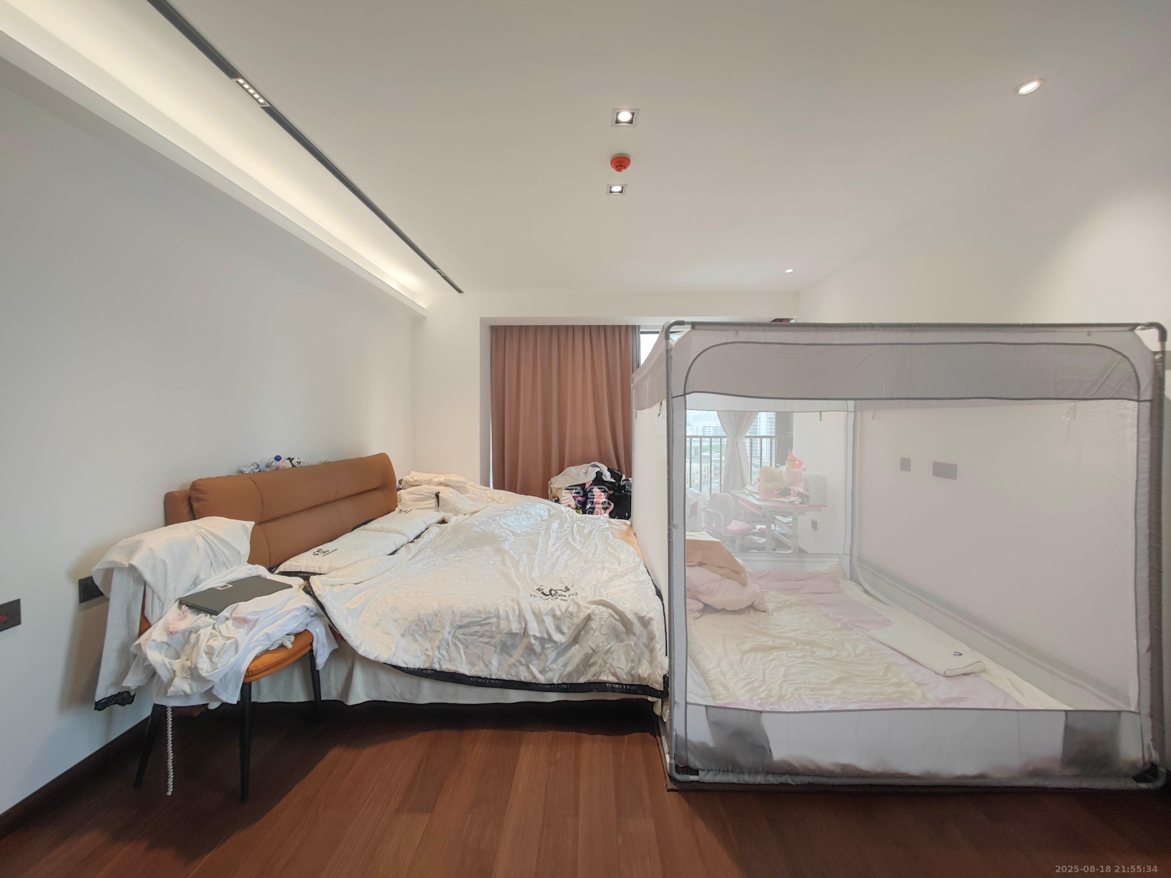 万科魅力之城 4室2厅3卫 270.0万 万科魅力之城 4室2厅3卫 270.0万卧室