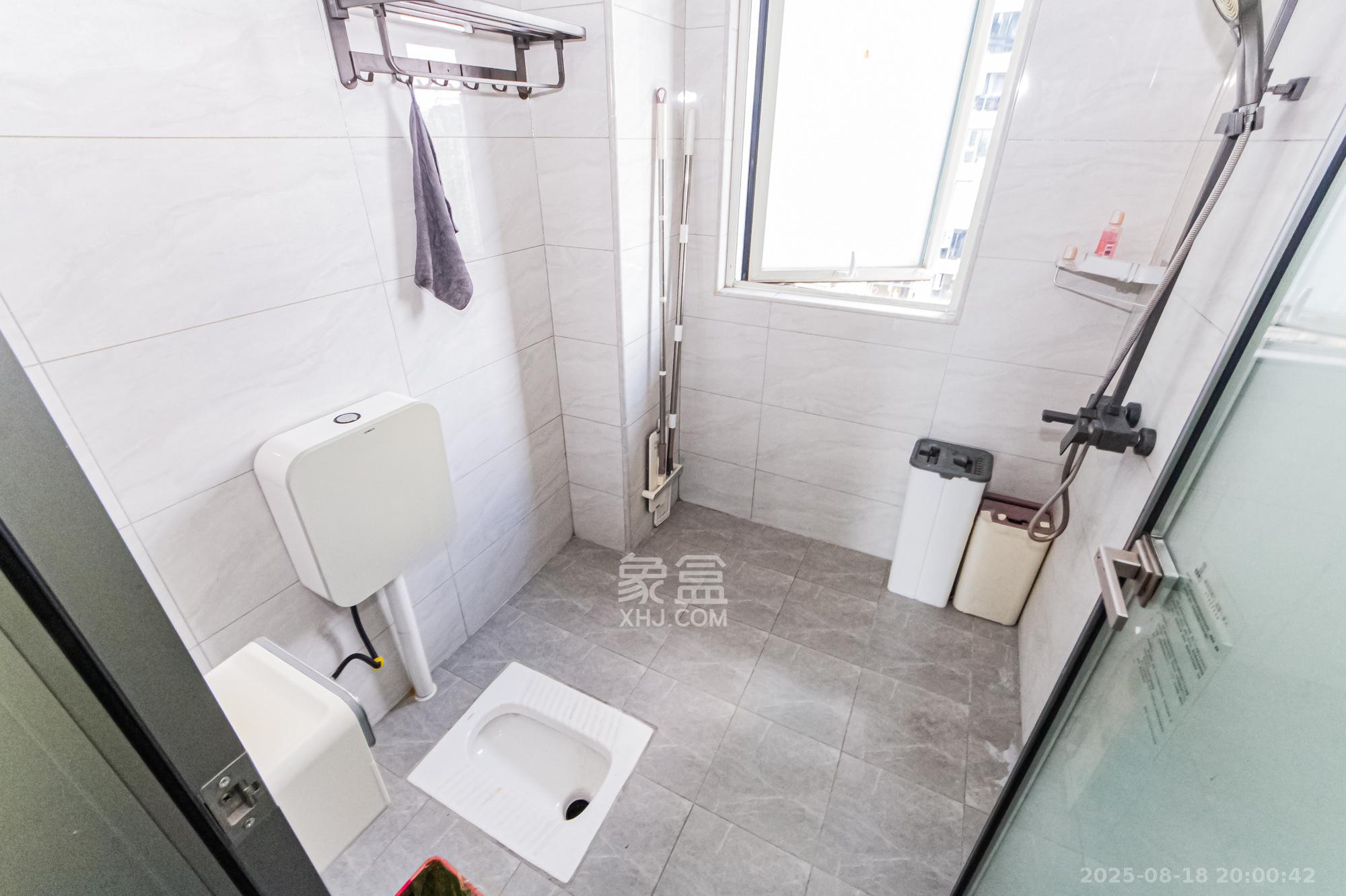 北辰三角洲E7区  3室2厅2卫    198.0万卫生间