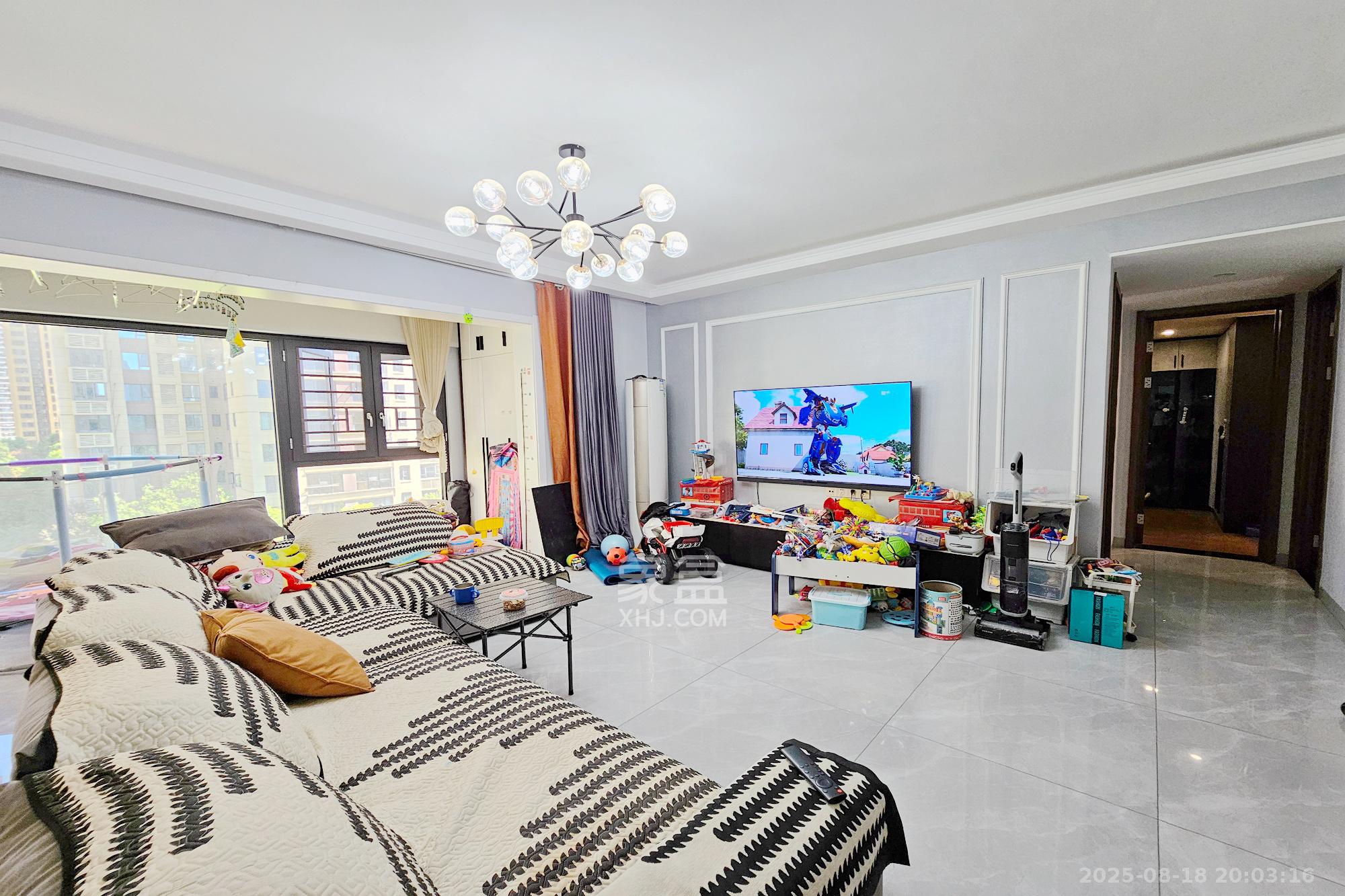 阳光城尚东湾蓝莓苑  4室2厅2卫    135.0万 阳光城尚东湾蓝莓苑  4室2厅2卫    135.0万客厅